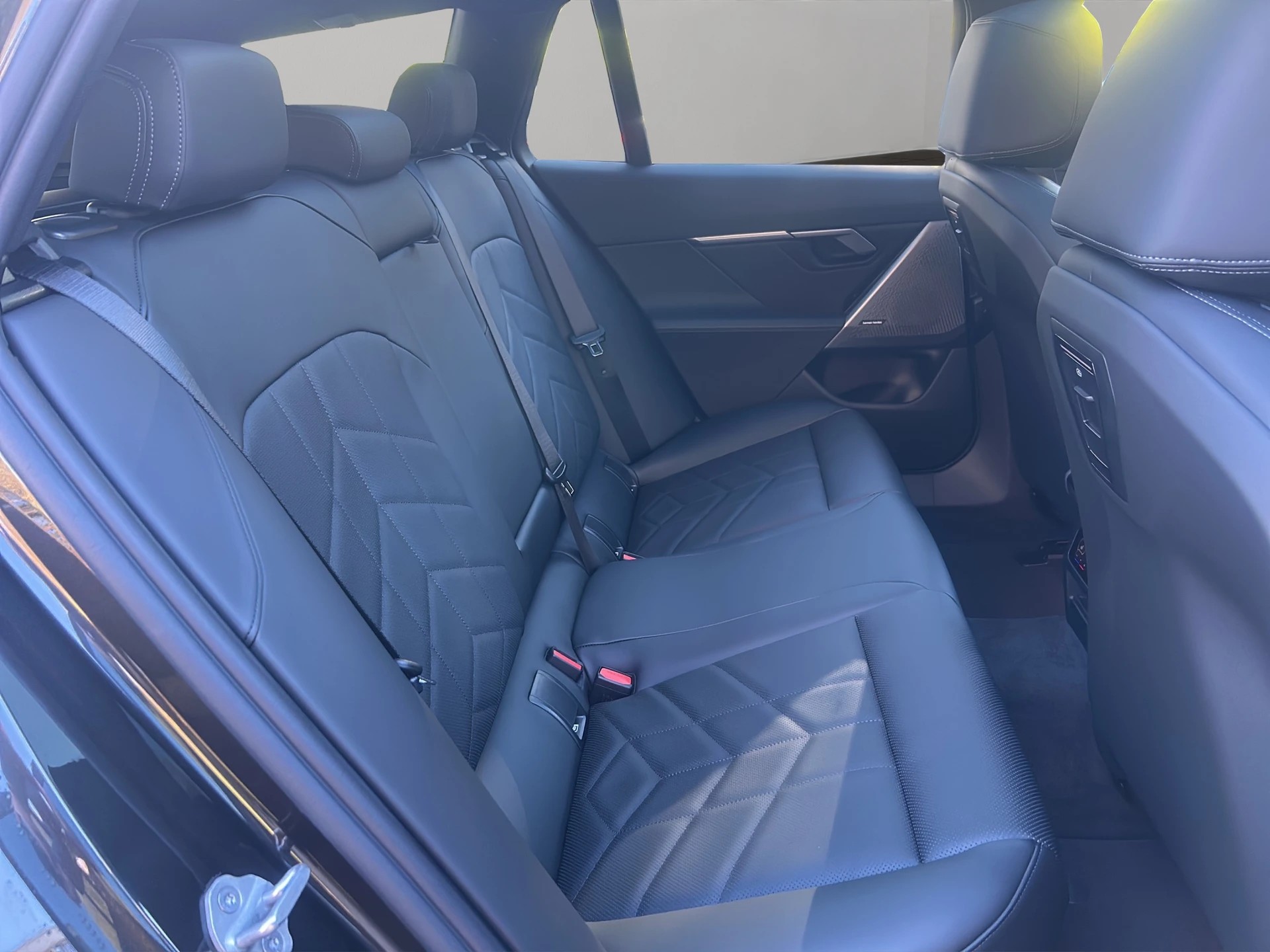 BMW 530e xDrive Touring M Sport Steptronic-image-16