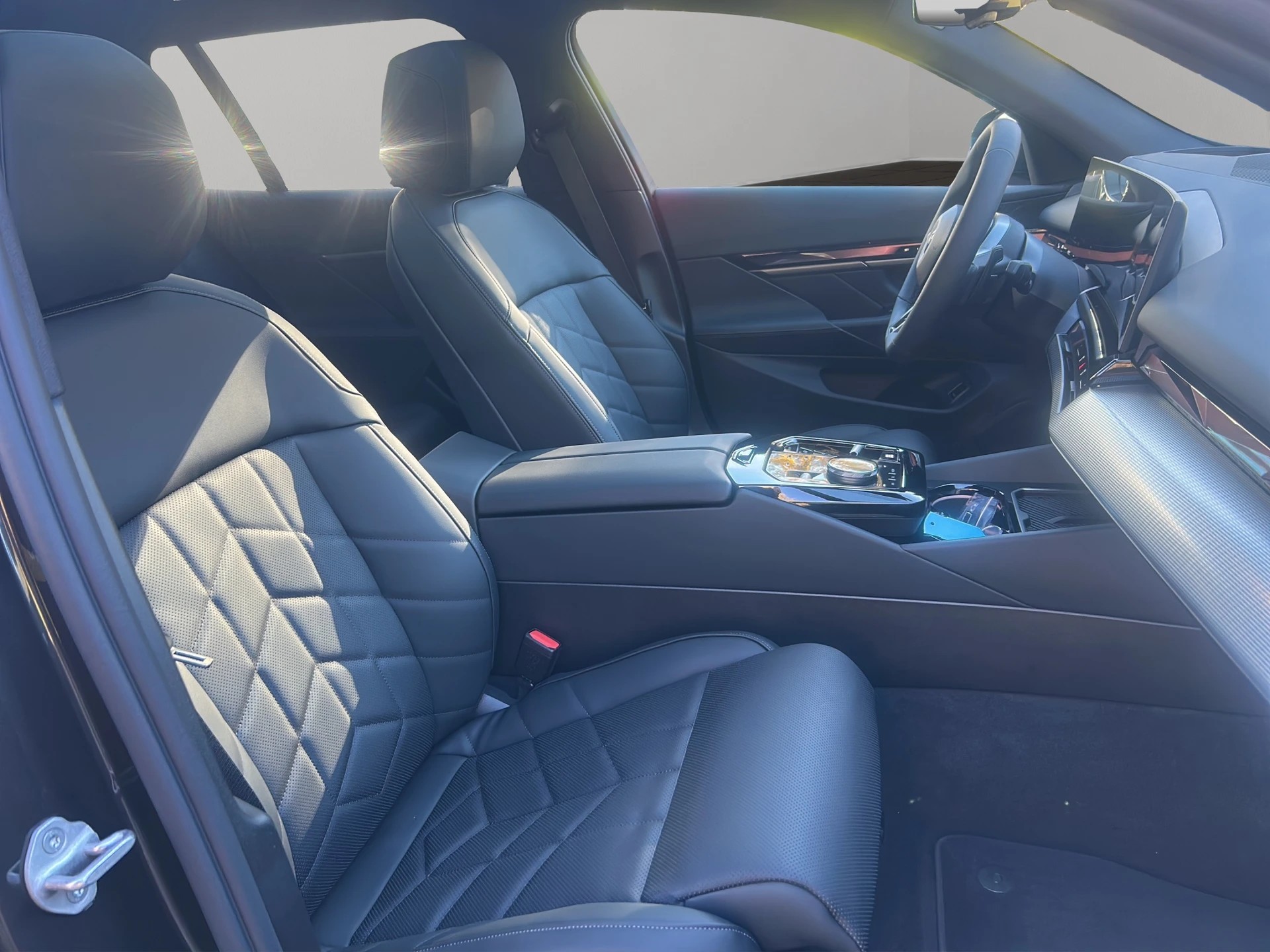 BMW 530e xDrive Touring M Sport Steptronic-image-14