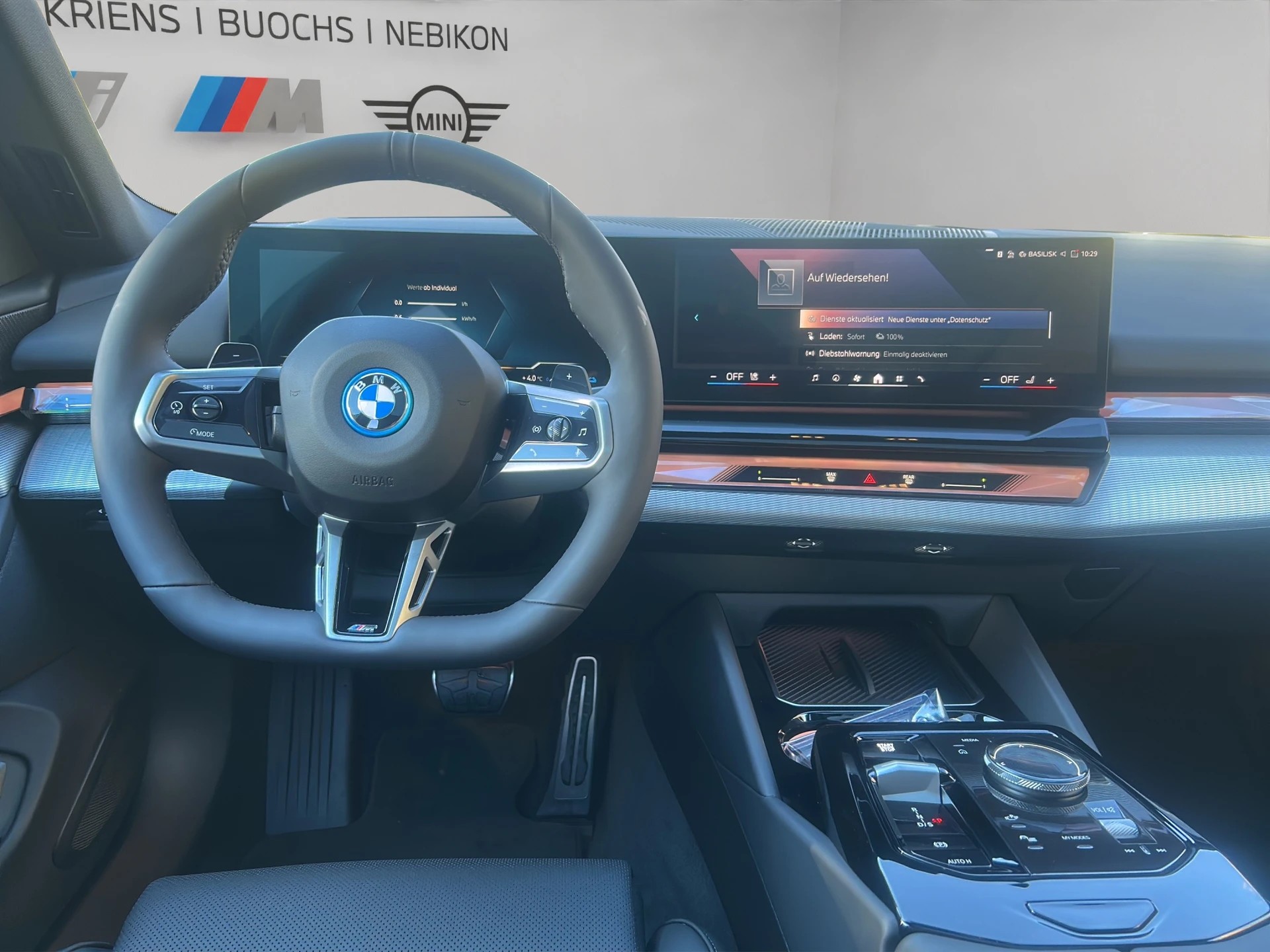 BMW 530e xDrive Touring M Sport Steptronic-image-10