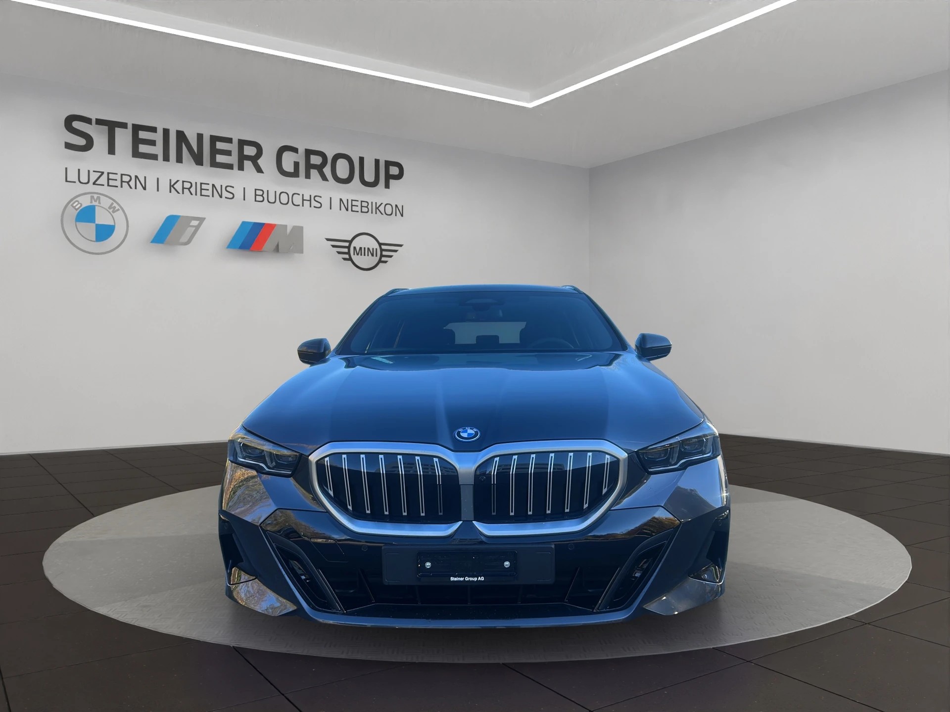 BMW 530e xDrive Touring M Sport Steptronic-image-1