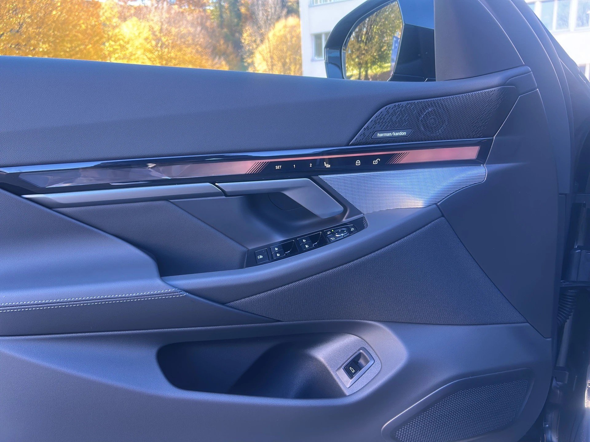 BMW 530e xDrive Touring M Sport Steptronic-image-18