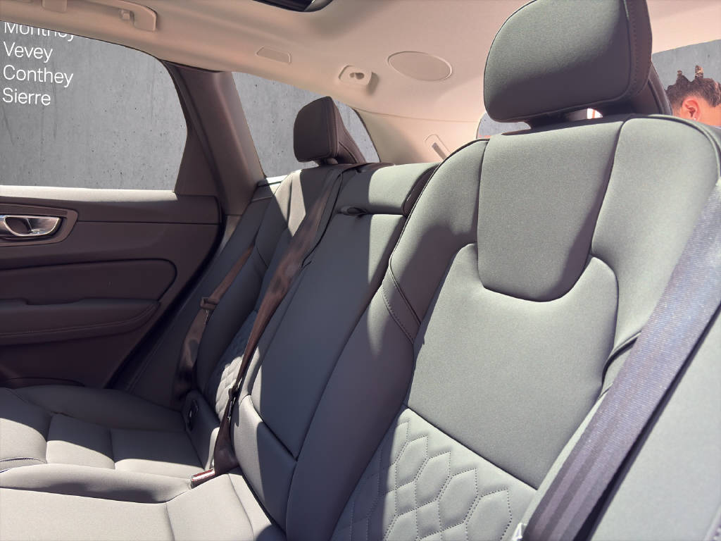 VOLVO XC60 2.0 T6 TE Ultra Dark eAWD-image-12