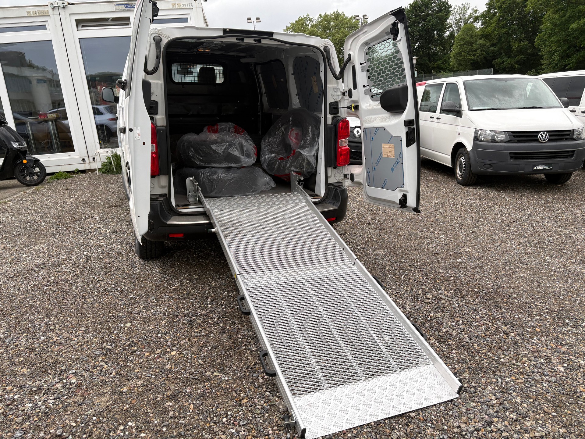 TOYOTA Proace EV 50kWh Medium Active-image-1
