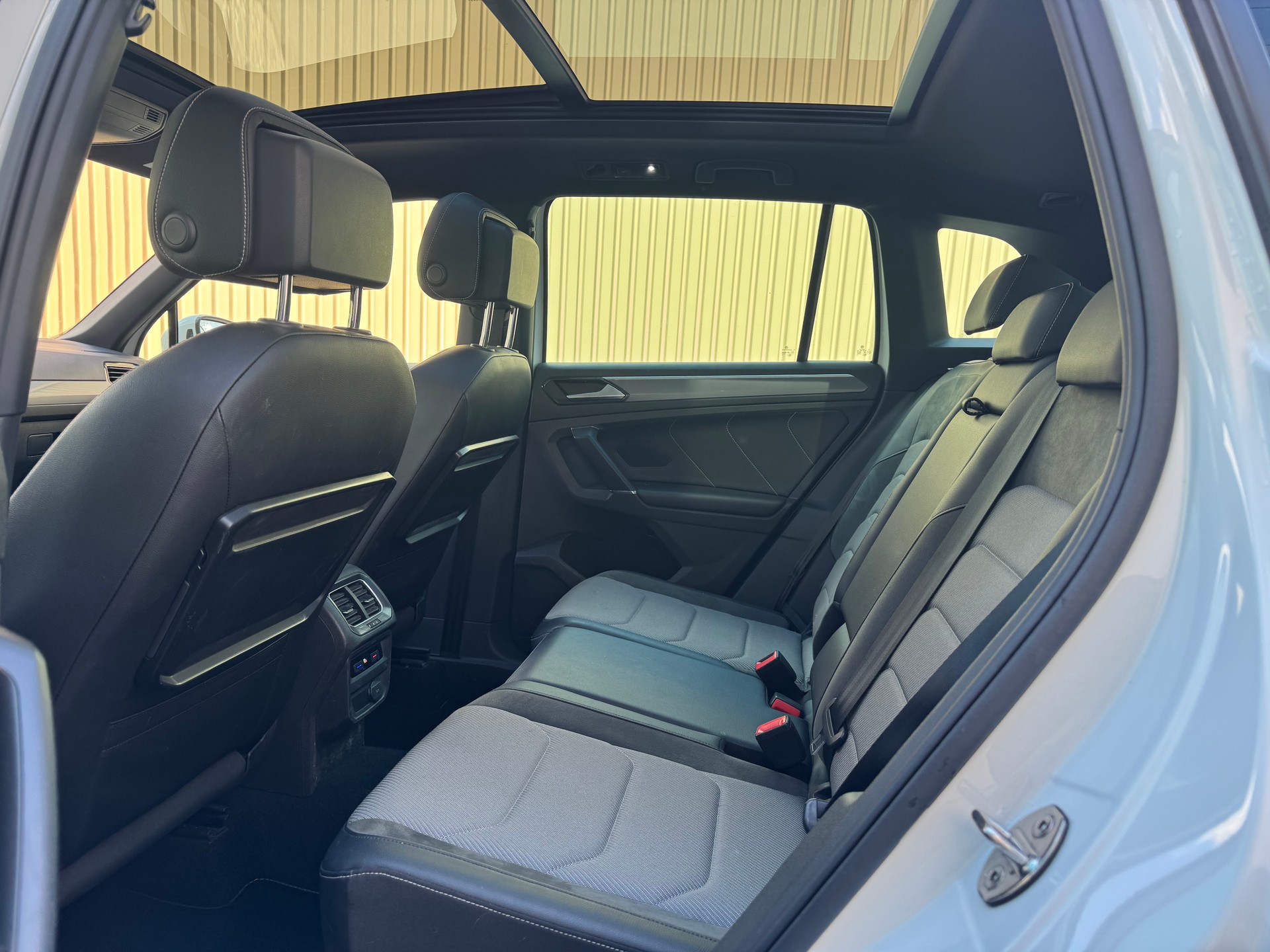 VW Tiguan 2.0TSI Highline 4Motion DSG*R-Line*Standheizung*Panoramadach*-image-9