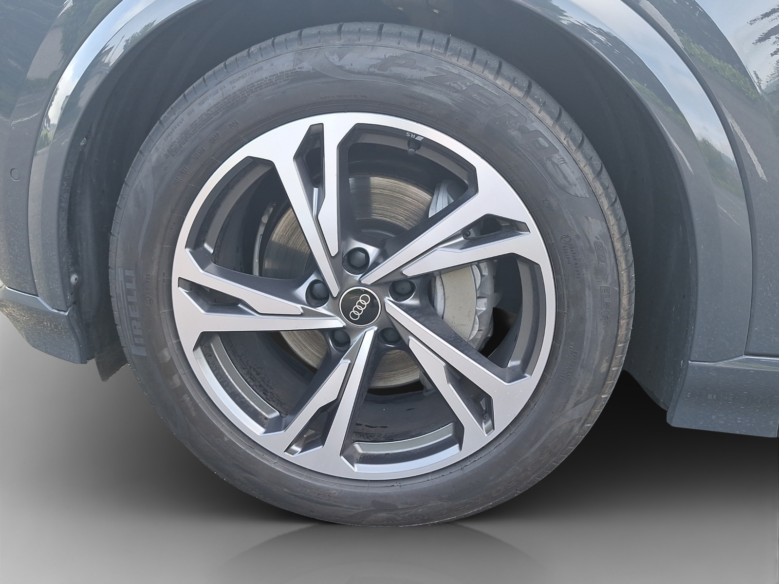 AUDI Q6 e-tron quattro-image-13