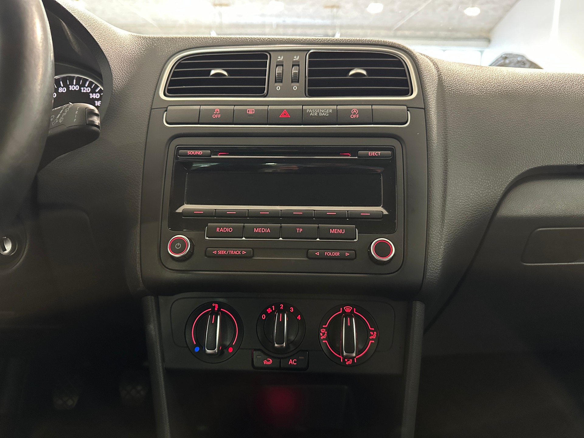 VW Polo 1.2 TDI BlueMotion Trendline-image-17