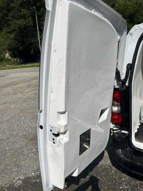 FIAT Doblo 1.5 BlueHDi L1 1000kg Swiss Edition A-image-13