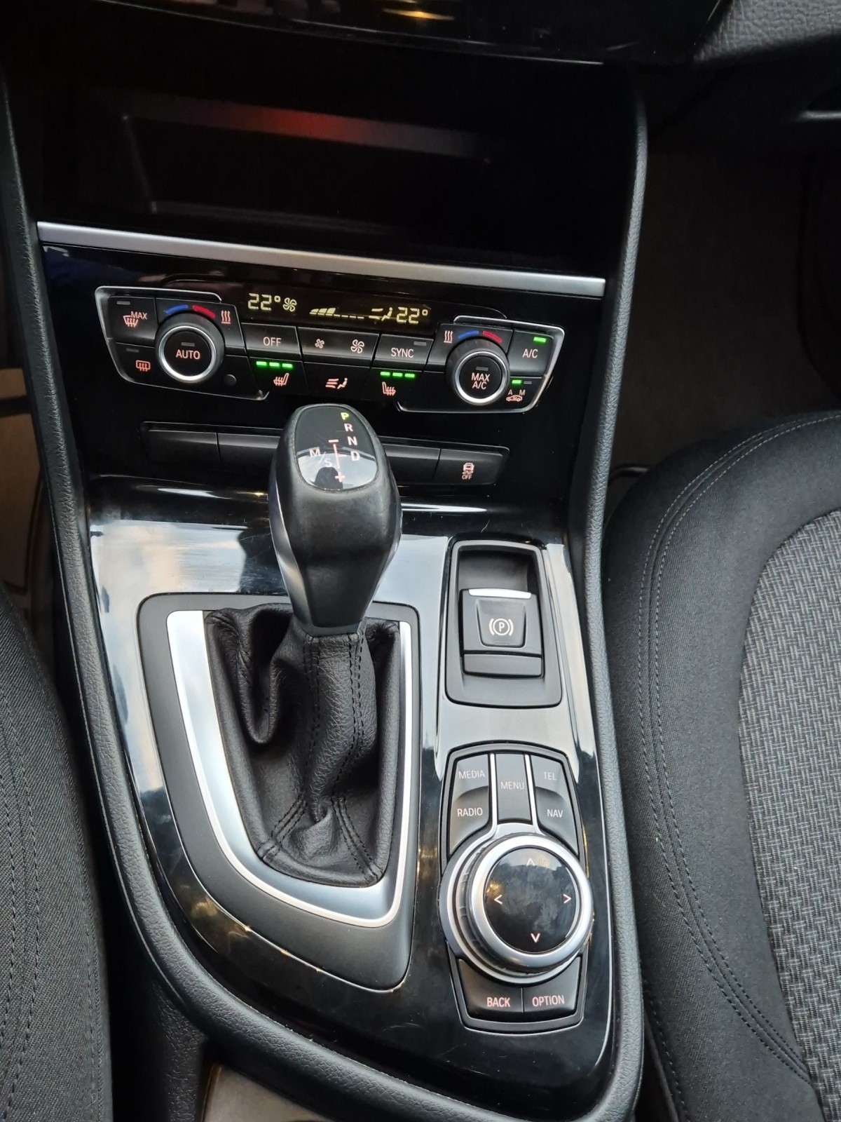 BMW 218d xDrive Gran Tourer Steptronic-image-15