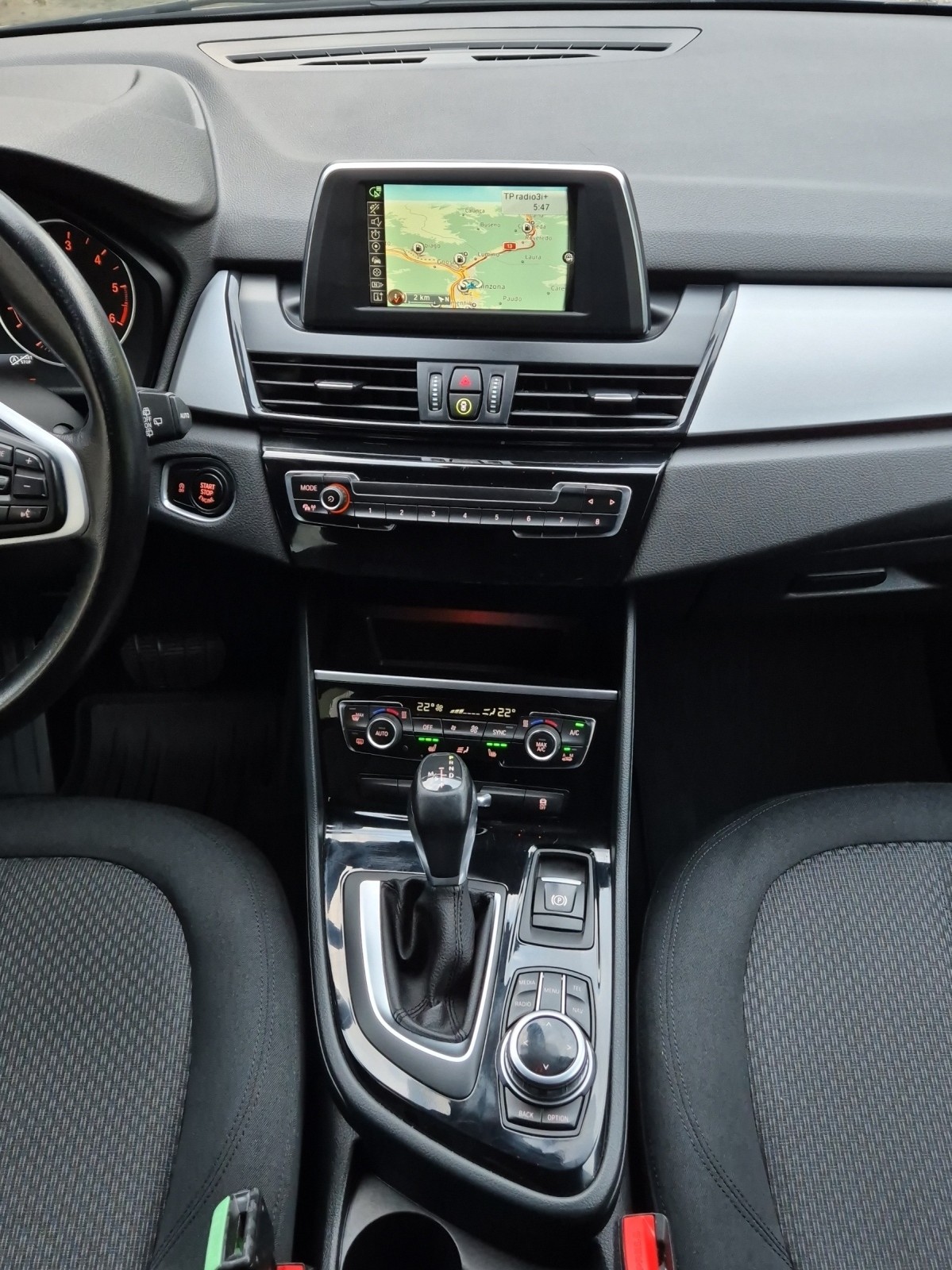 BMW 218d xDrive Gran Tourer Steptronic-image-10