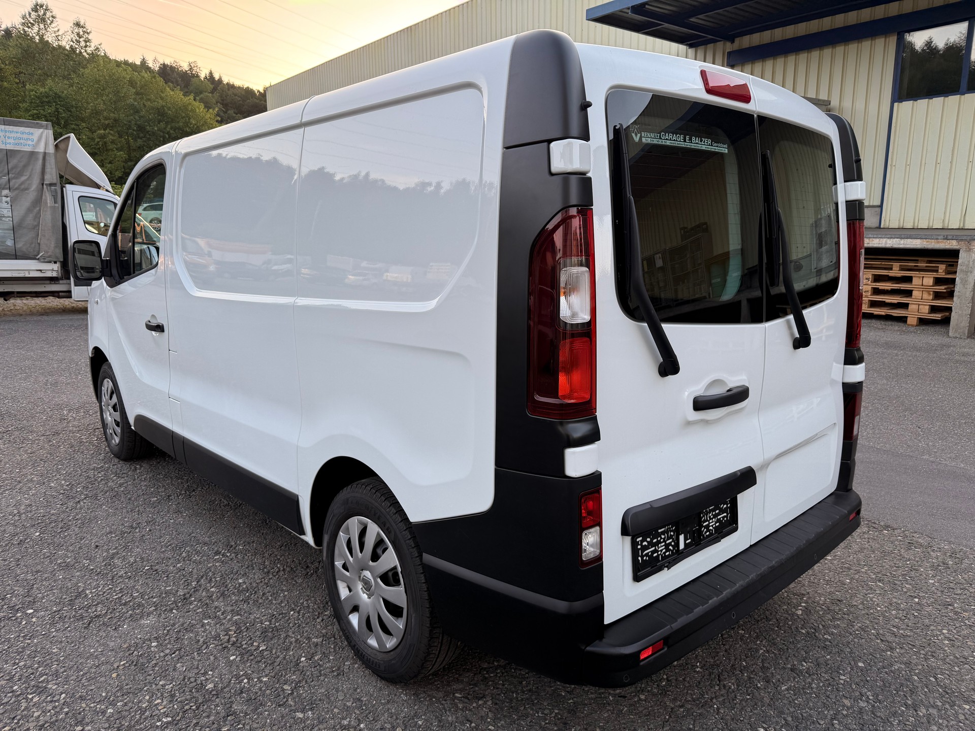 RENAULT Trafic 2.0 dCi 120 3.0t Access L1H1-image-3