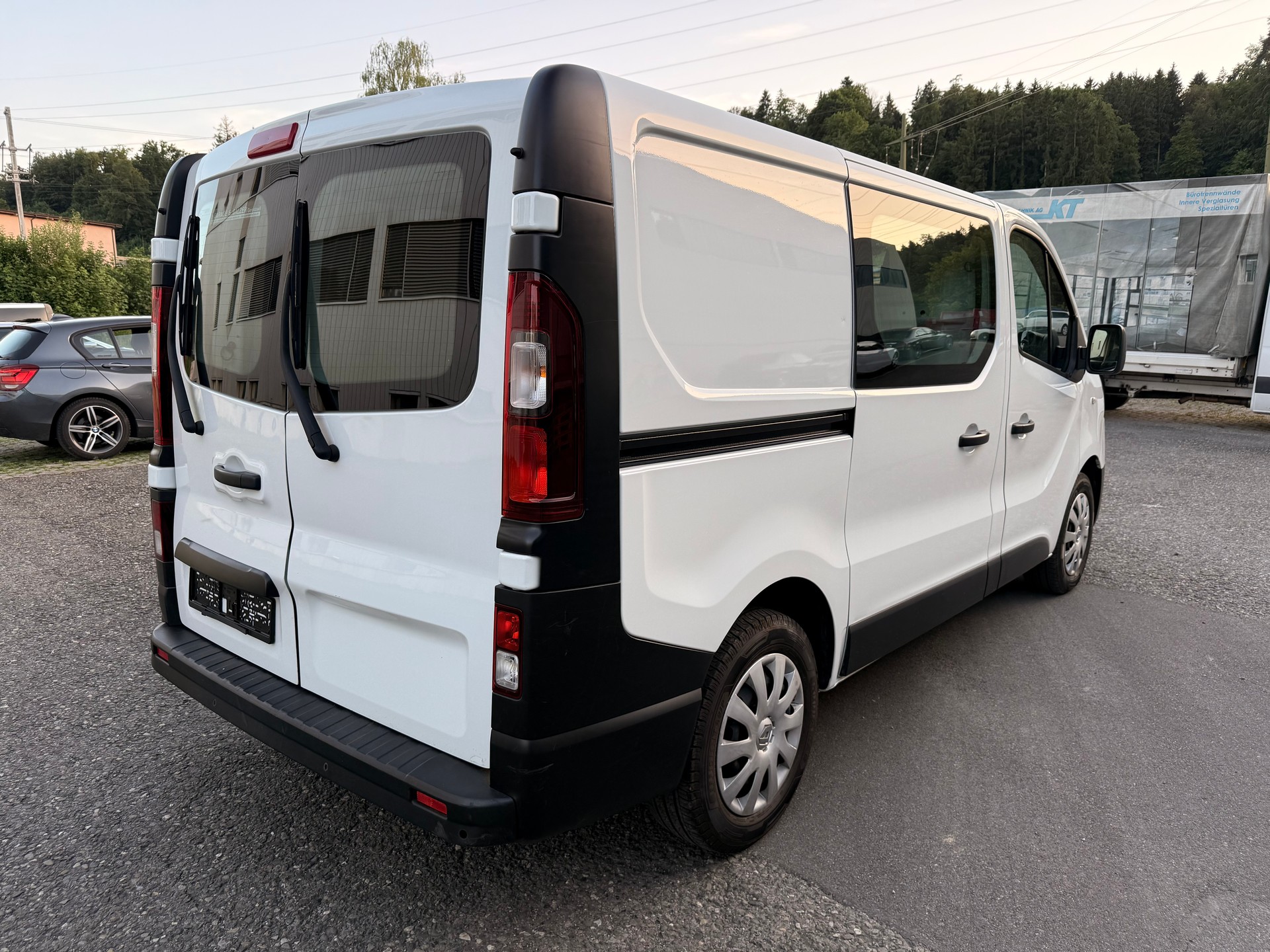 RENAULT Trafic 2.0 dCi 120 3.0t Access L1H1-image-5