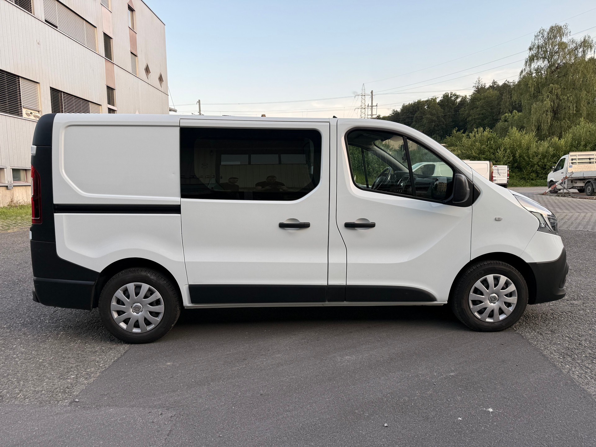 RENAULT Trafic 2.0 dCi 120 3.0t Access L1H1-image-6