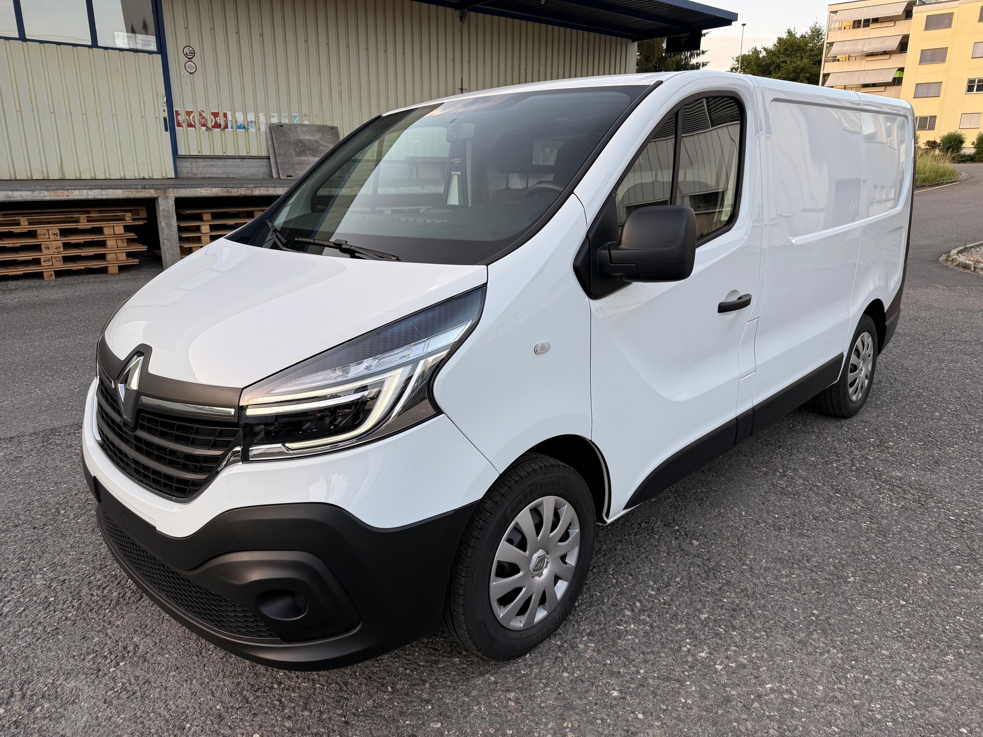 RENAULT Trafic 2.0 dCi 120 3.0t Access L1H1-image-1