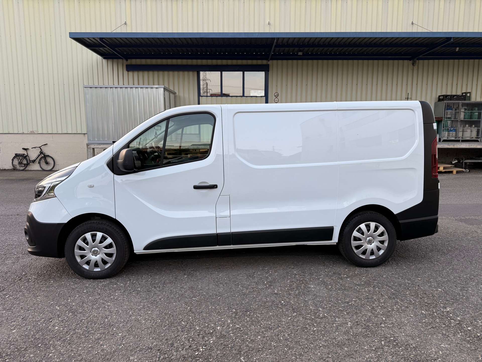 RENAULT Trafic 2.0 dCi 120 3.0t Access L1H1-image-2