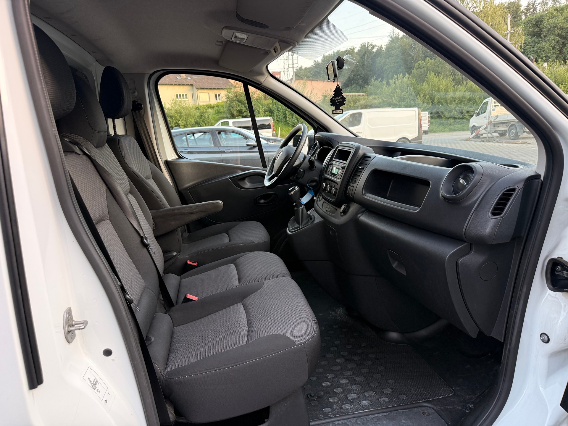 RENAULT Trafic 2.0 dCi 120 3.0t Access L1H1-image-8