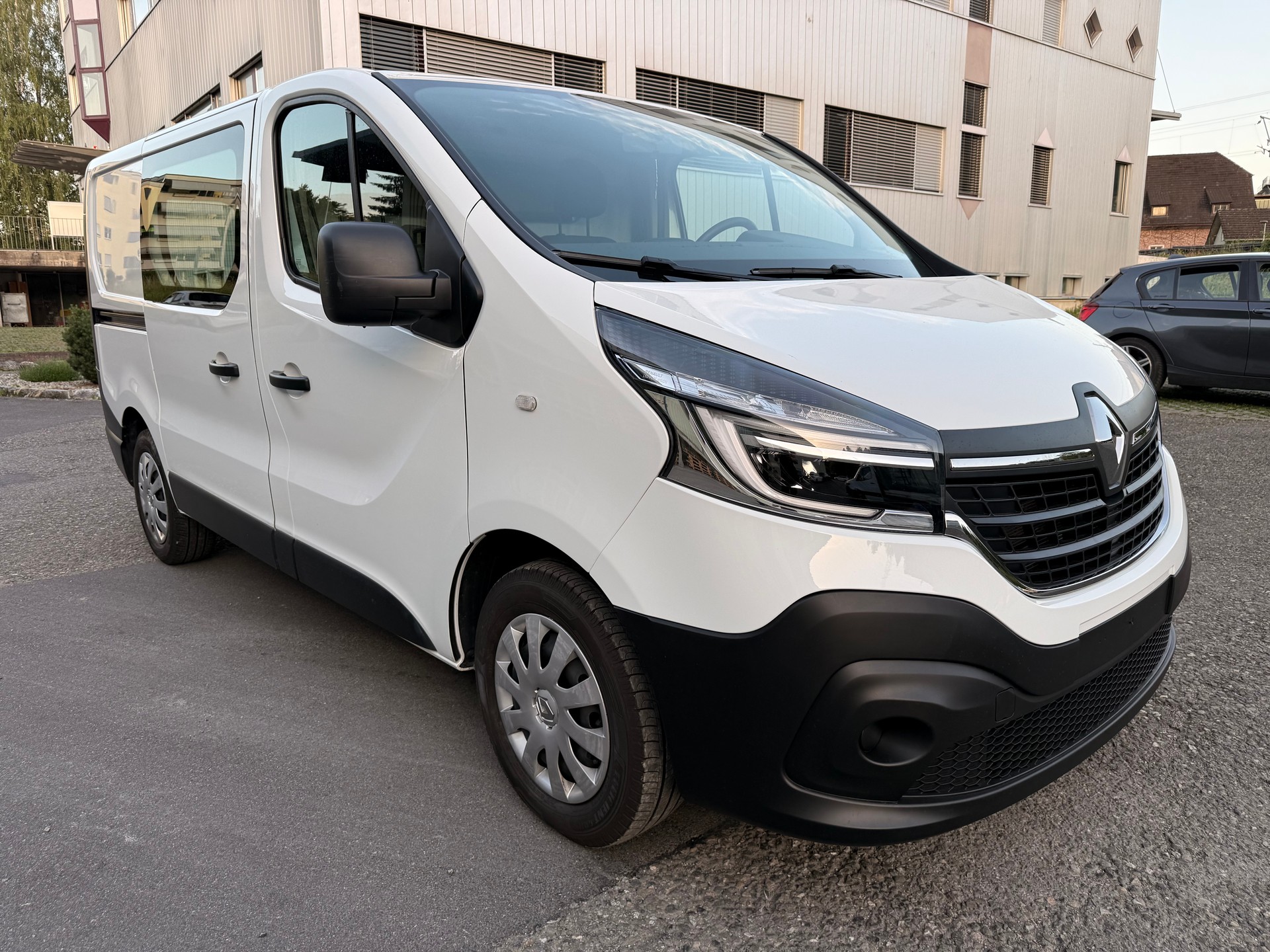 RENAULT Trafic 2.0 dCi 120 3.0t Access L1H1-image-7