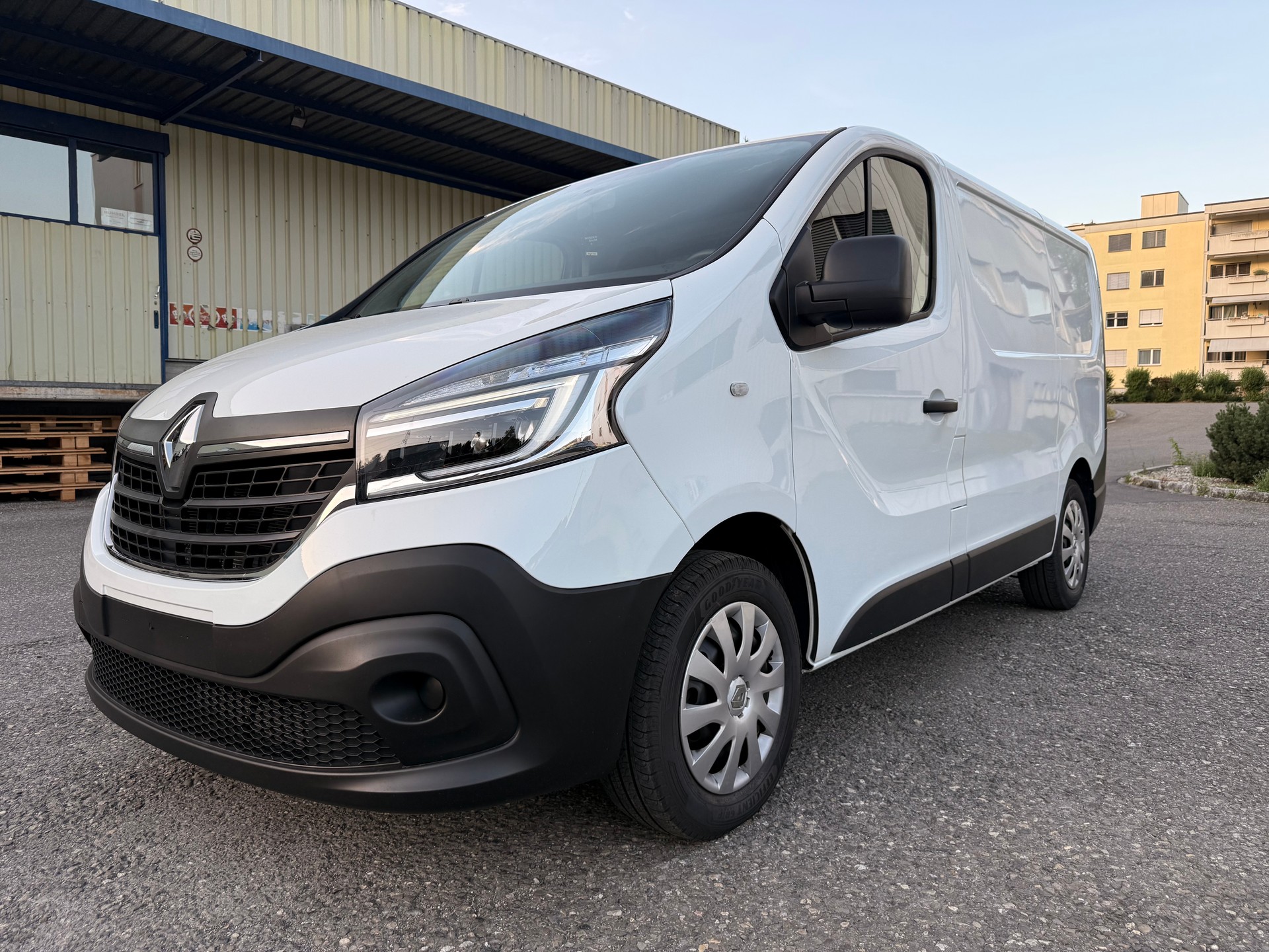 RENAULT Trafic 2.0 dCi 120 3.0t Access L1H1-image-0