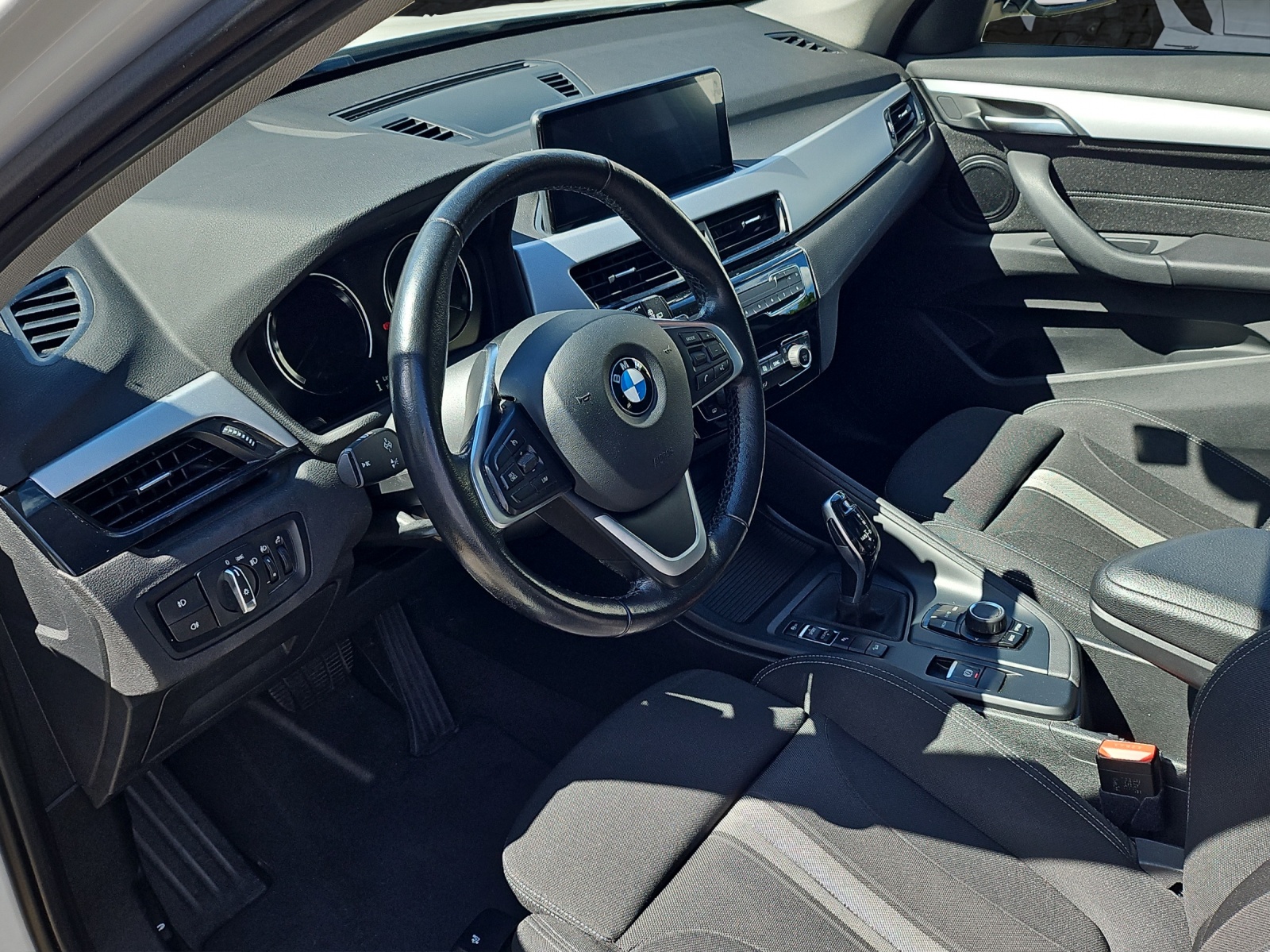 BMW X1 xDrive 18d Essential Edition Steptronic-image-10