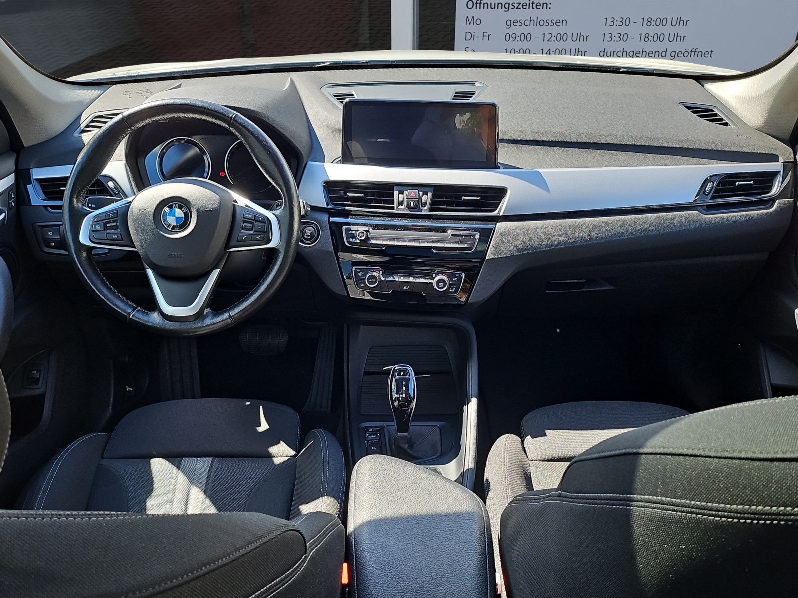 BMW X1 xDrive 18d Essential Edition Steptronic-image-8