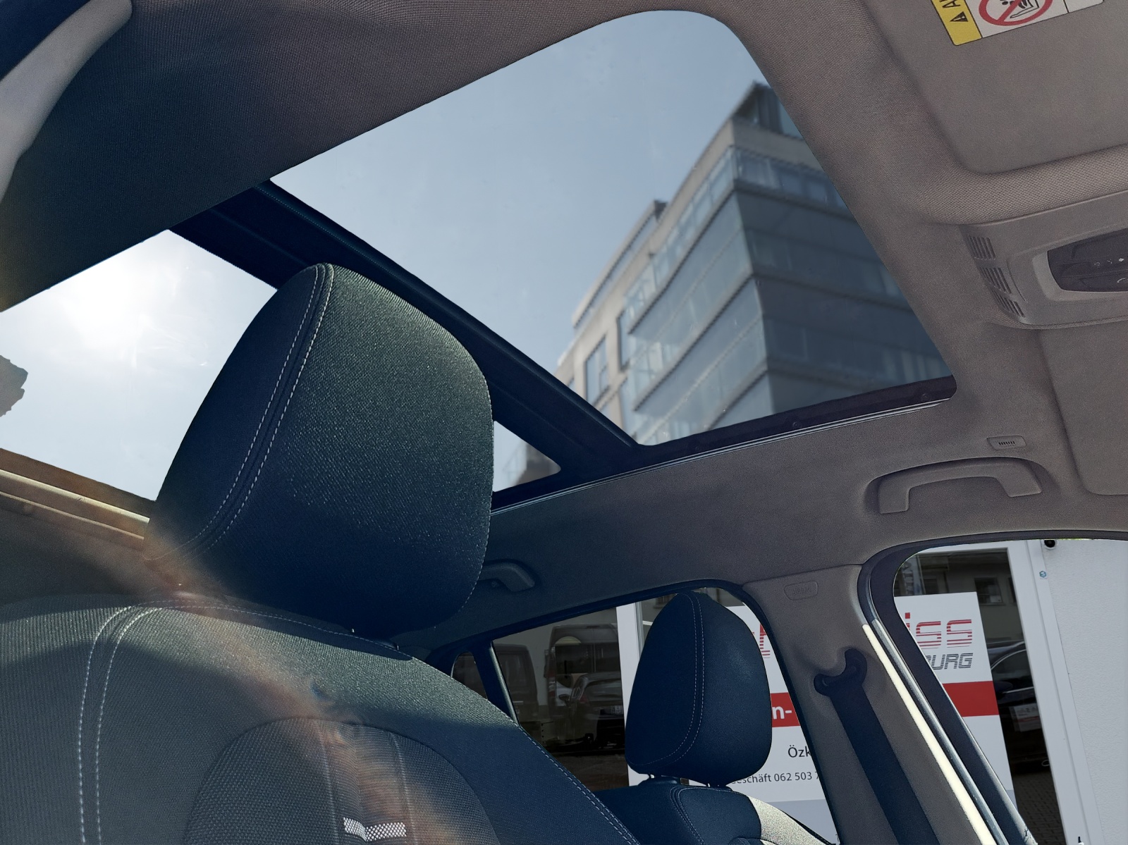 BMW X1 xDrive 18d Essential Edition Steptronic-image-15