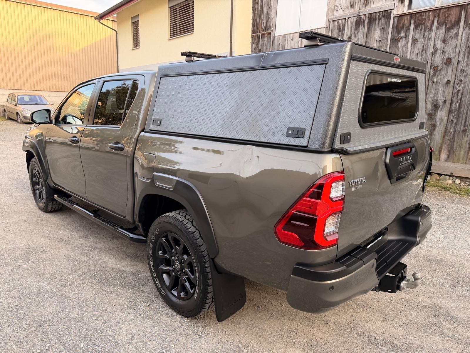 TOYOTA Hilux 2.8D-4D Invincible Double Cab 4x4 A-image-1