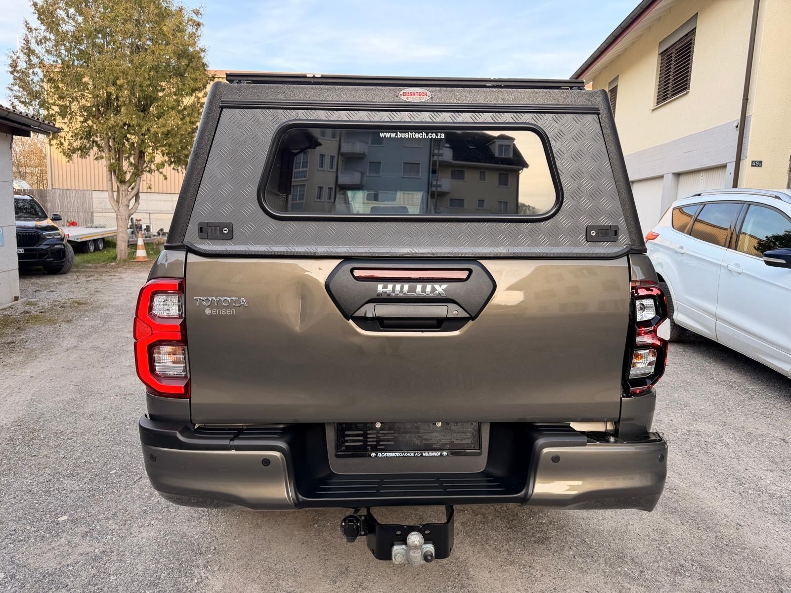 TOYOTA Hilux 2.8D-4D Invincible Double Cab 4x4 A-image-3