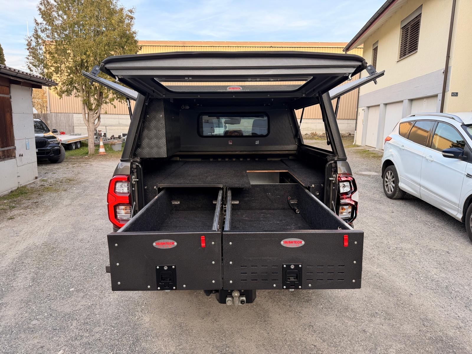 TOYOTA Hilux 2.8D-4D Invincible Double Cab 4x4 A-image-4