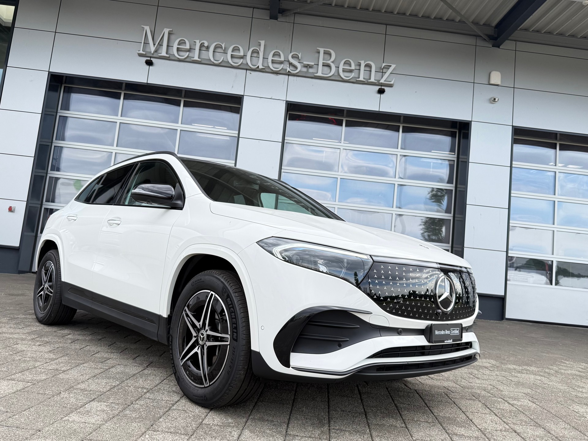 MERCEDES-BENZ EQA 350 AMG Line 4Matic Swiss Star