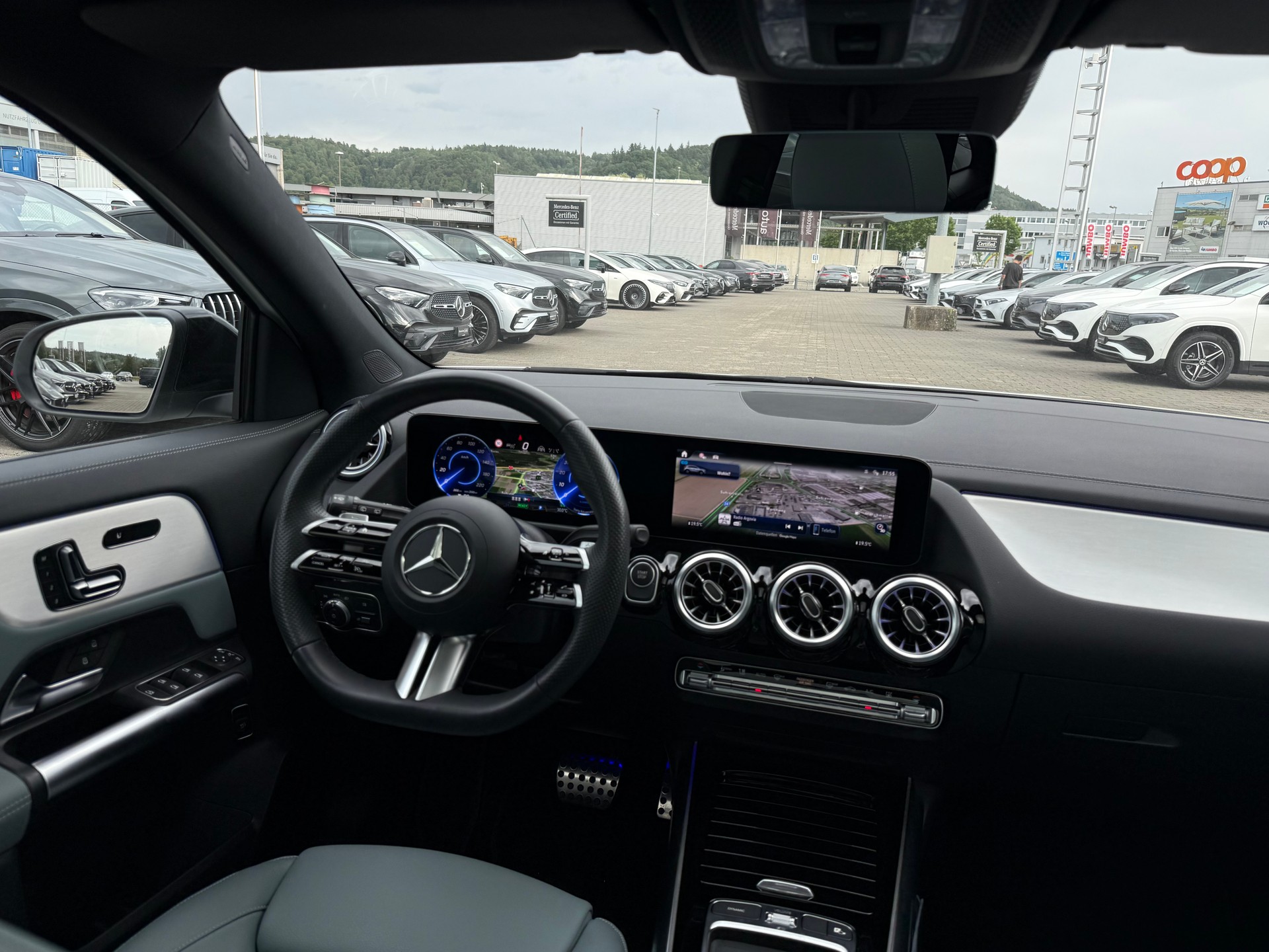 MERCEDES-BENZ EQA 350 AMG Line 4Matic Swiss Star-image-5