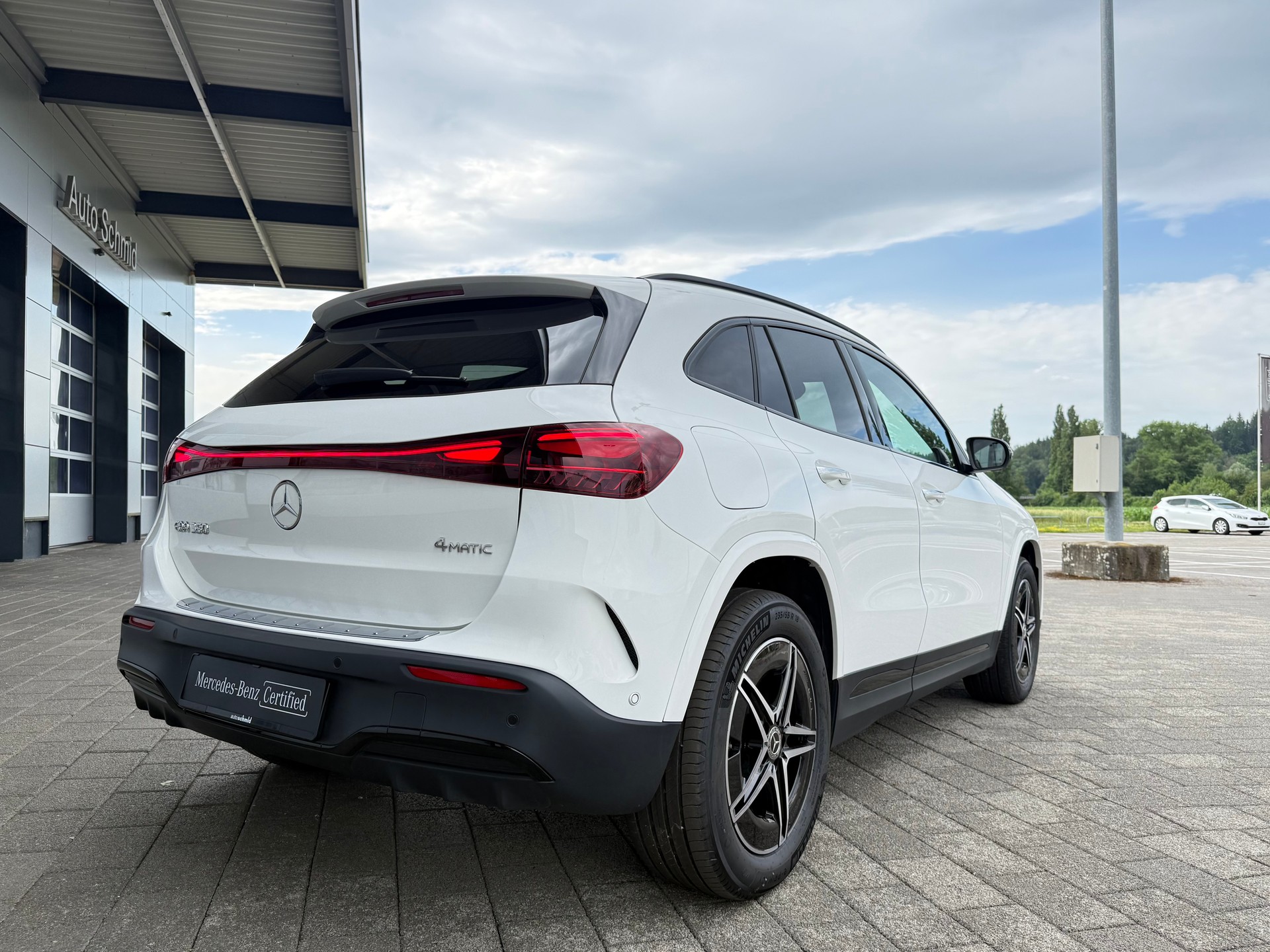 MERCEDES-BENZ EQA 350 AMG Line 4Matic Swiss Star-image-1
