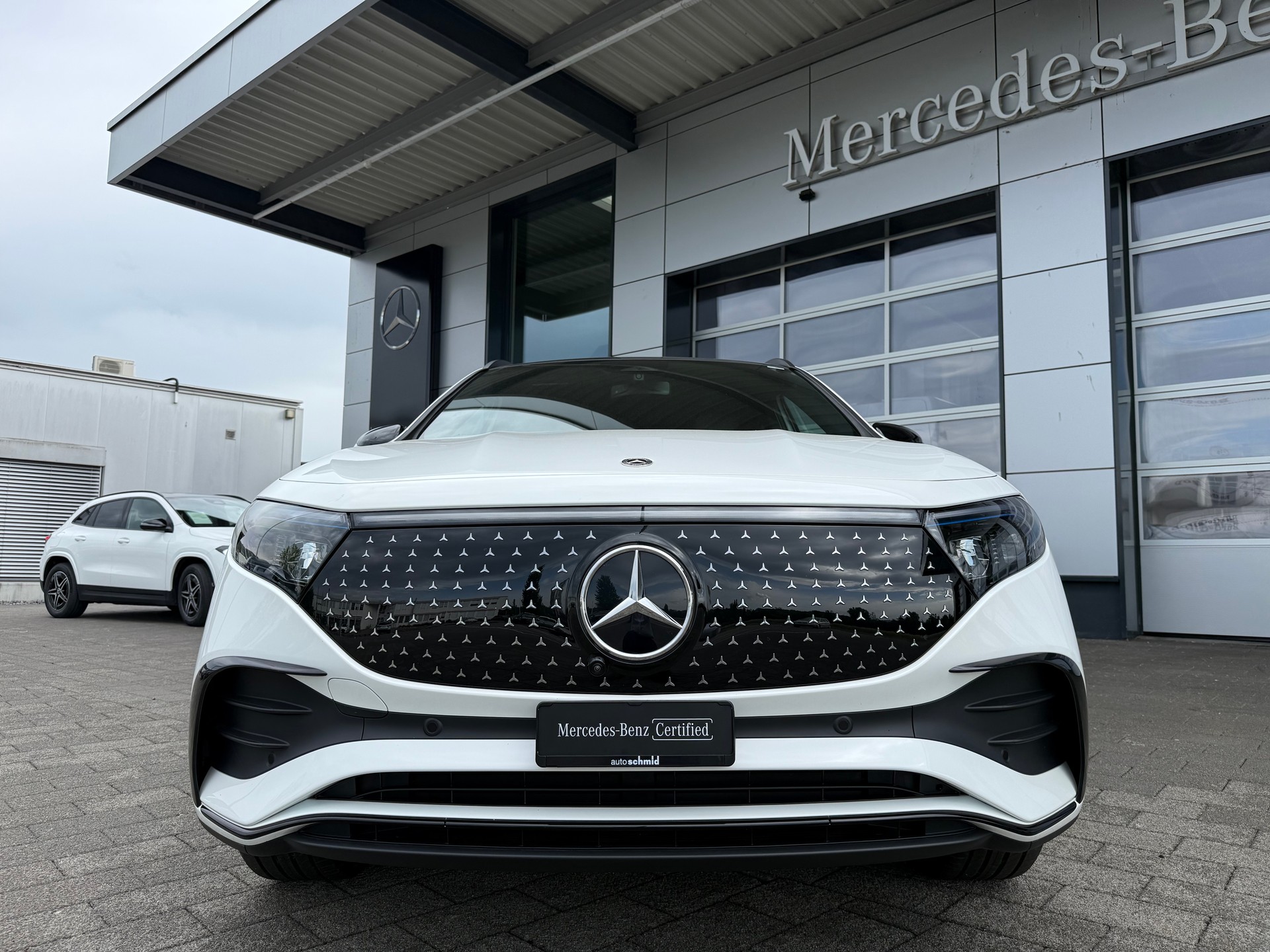 MERCEDES-BENZ EQA 350 AMG Line 4Matic Swiss Star-image-2