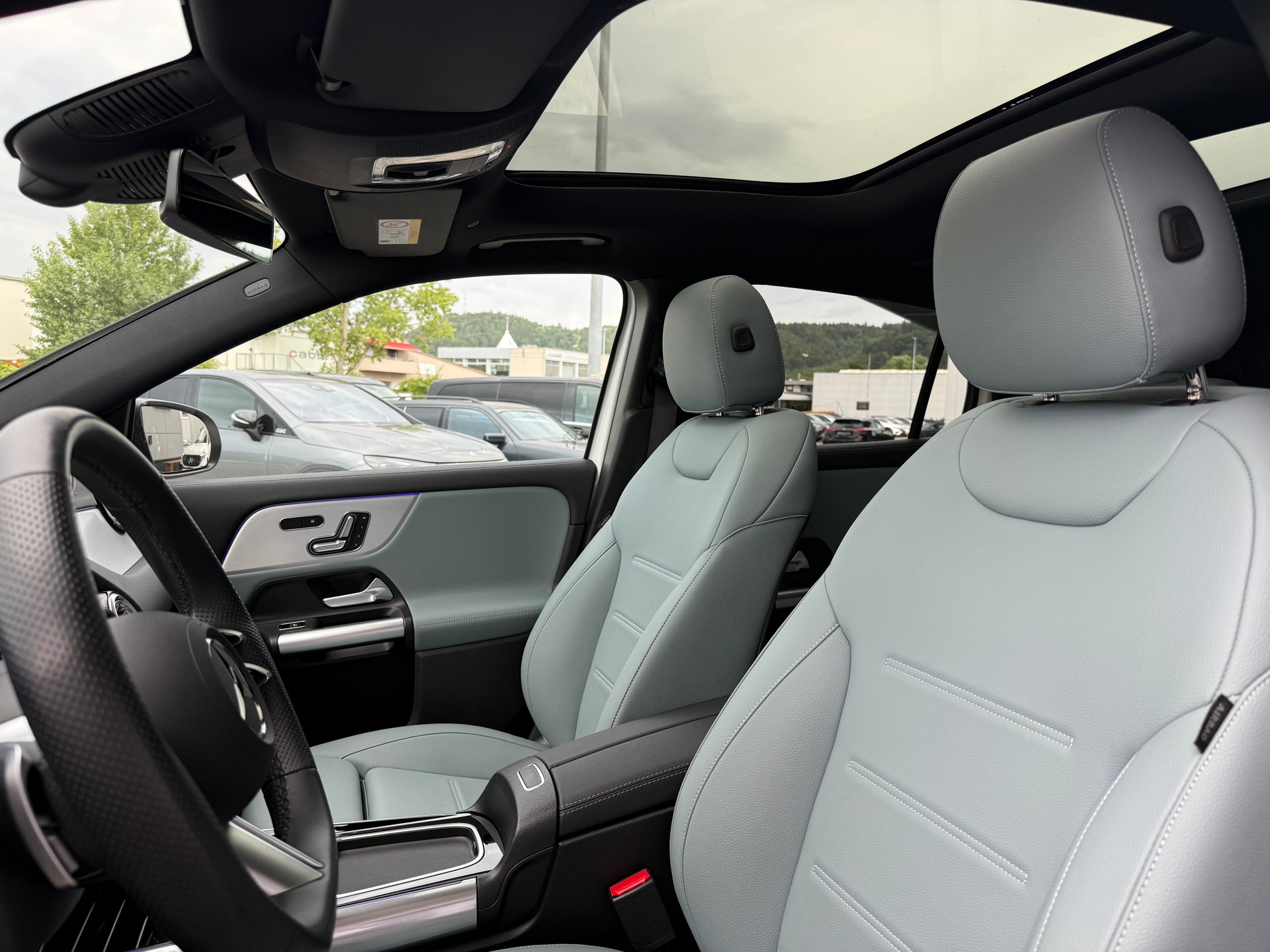 MERCEDES-BENZ EQA 350 AMG Line 4Matic Swiss Star-image-4