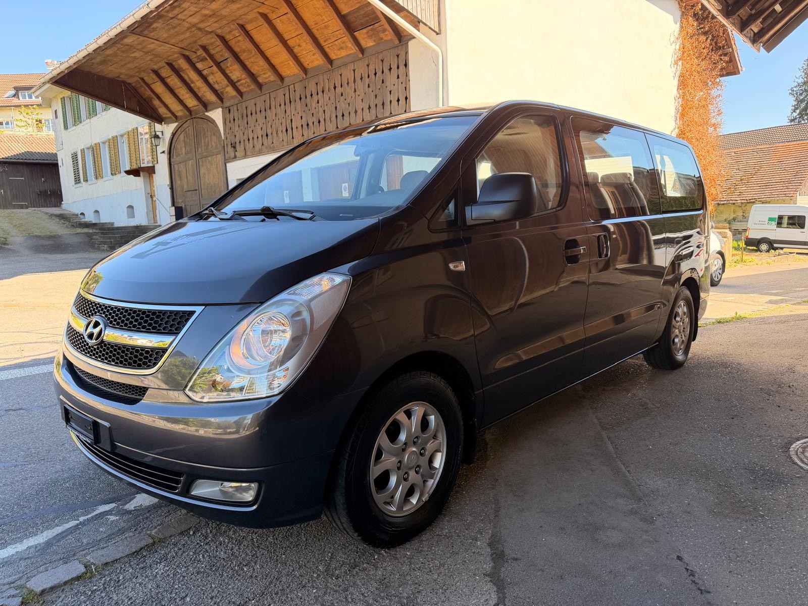 HYUNDAI H-1 People 2.5 CRDi-image-0