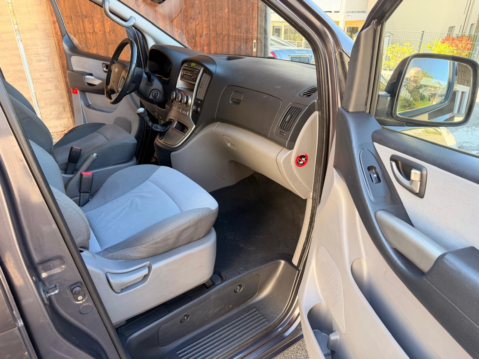HYUNDAI H-1 People 2.5 CRDi-image-11