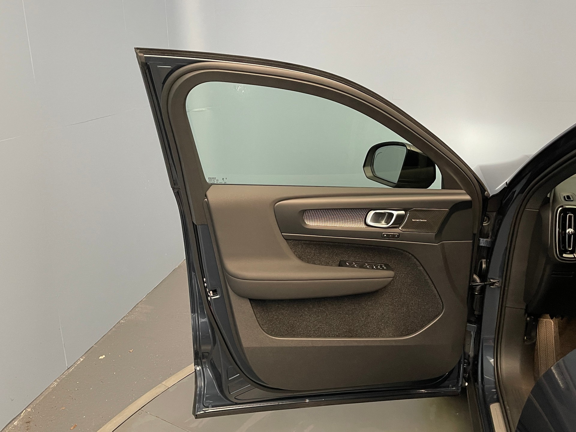 VOLVO EX40 Twin Black Edition AWD-image-10