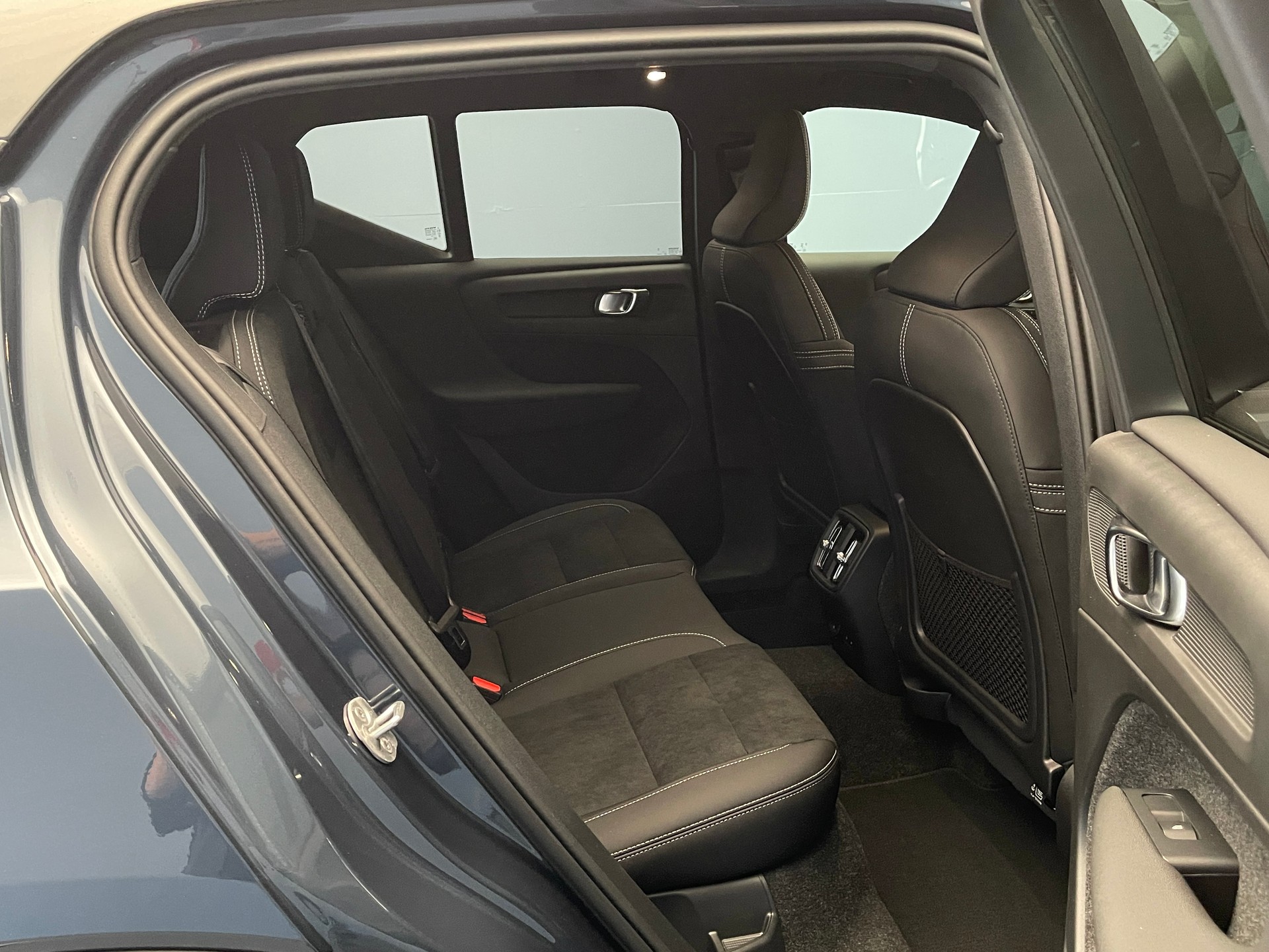 VOLVO EX40 Twin Black Edition AWD-image-7