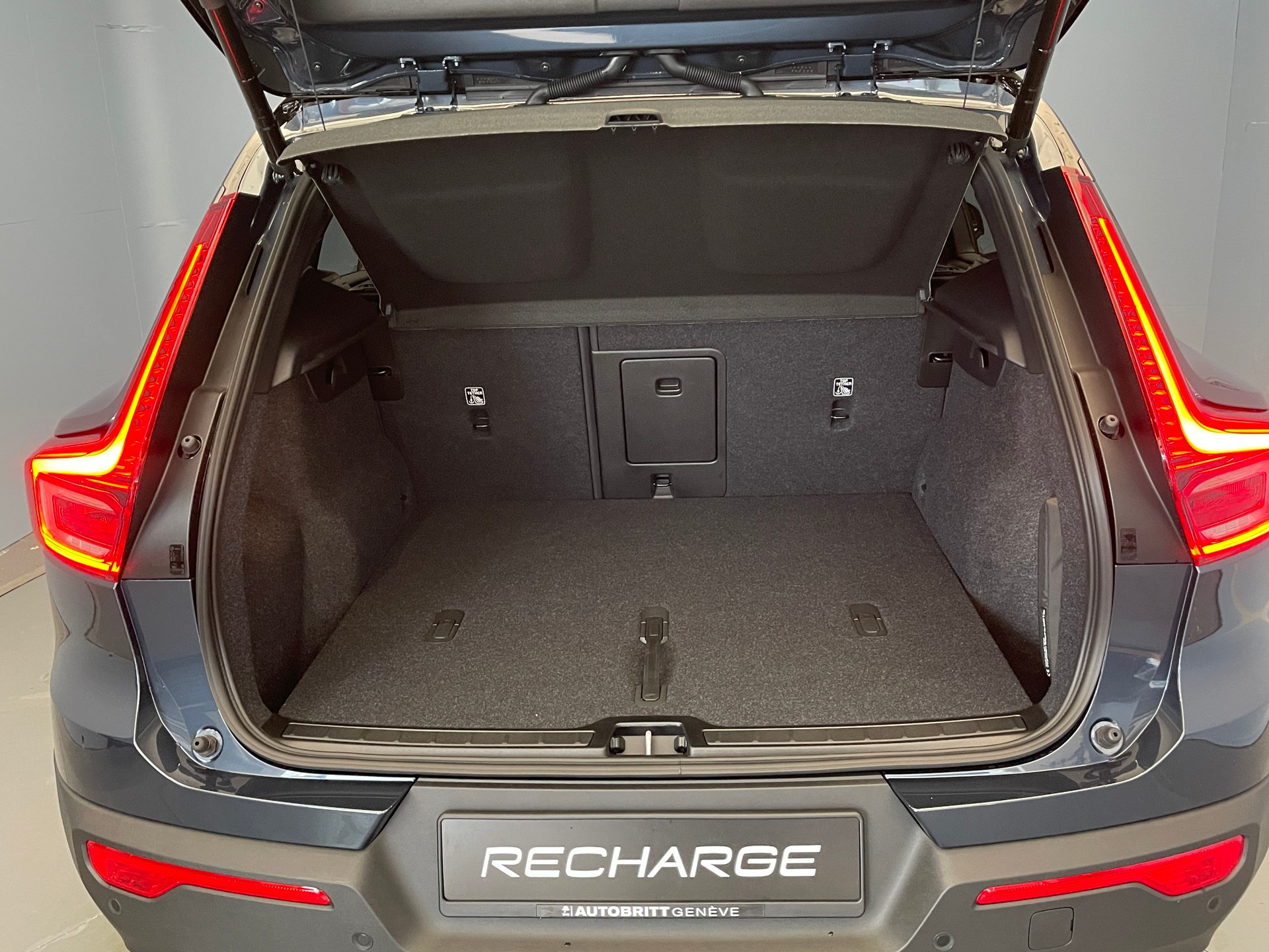 VOLVO EX40 Twin Black Edition AWD-image-6