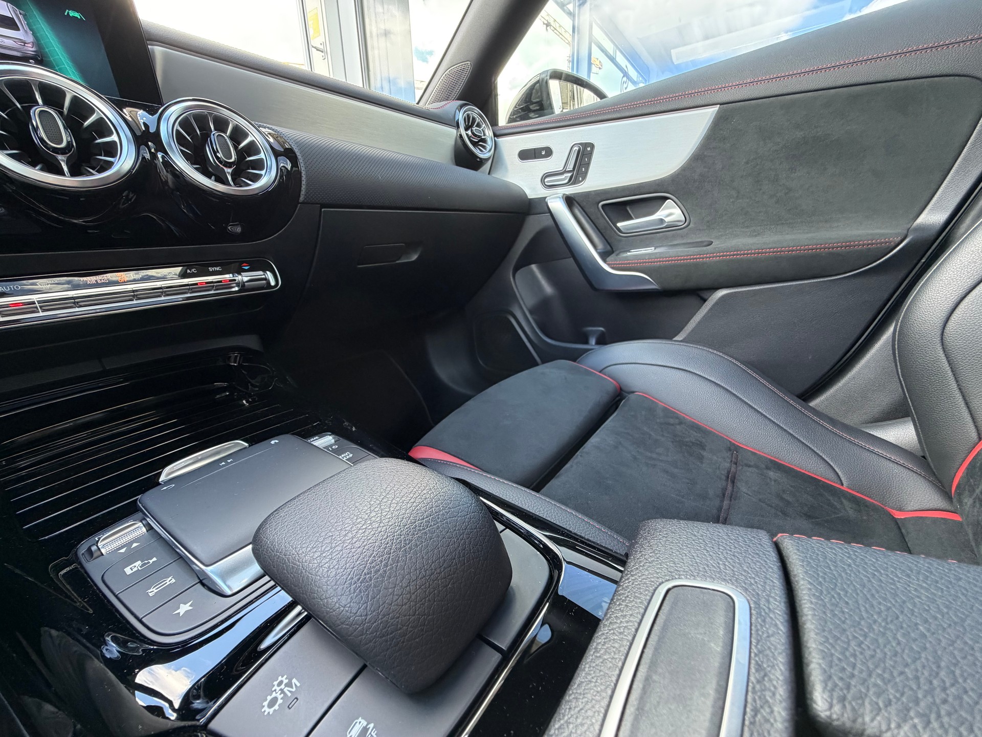 MERCEDES-BENZ CLA 35 AMG 4Matic 7G-DCT-image-25