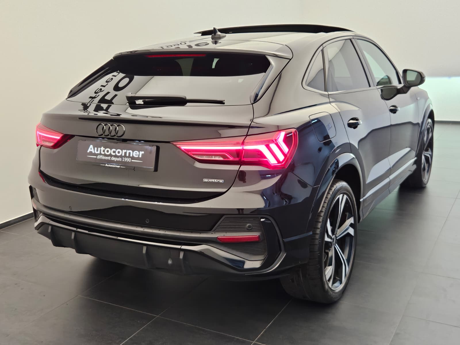 AUDI Q3 Sportback 40 TFSI S line quattro S-tronic-image-6