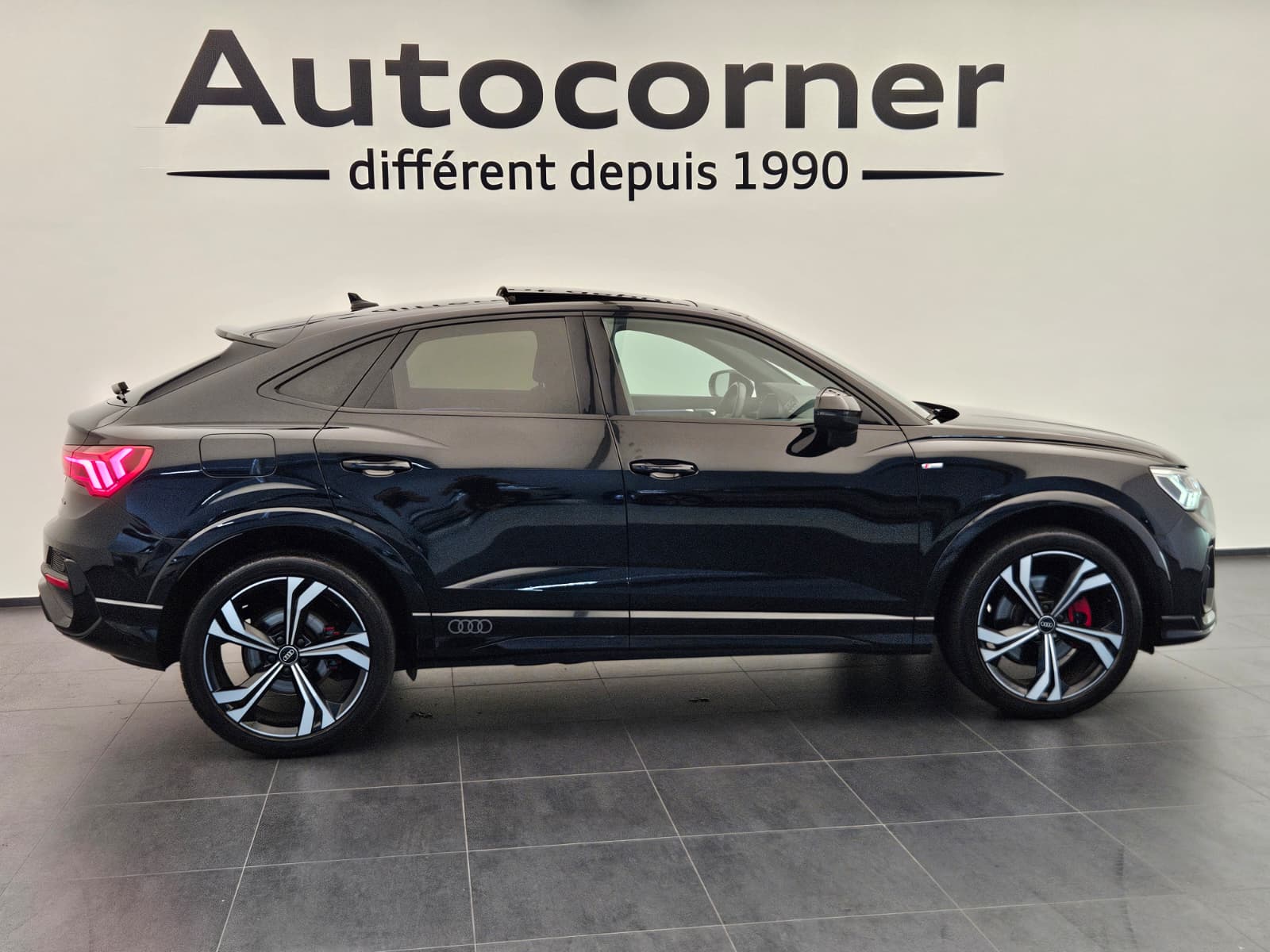 AUDI Q3 Sportback 40 TFSI S line quattro S-tronic-image-5