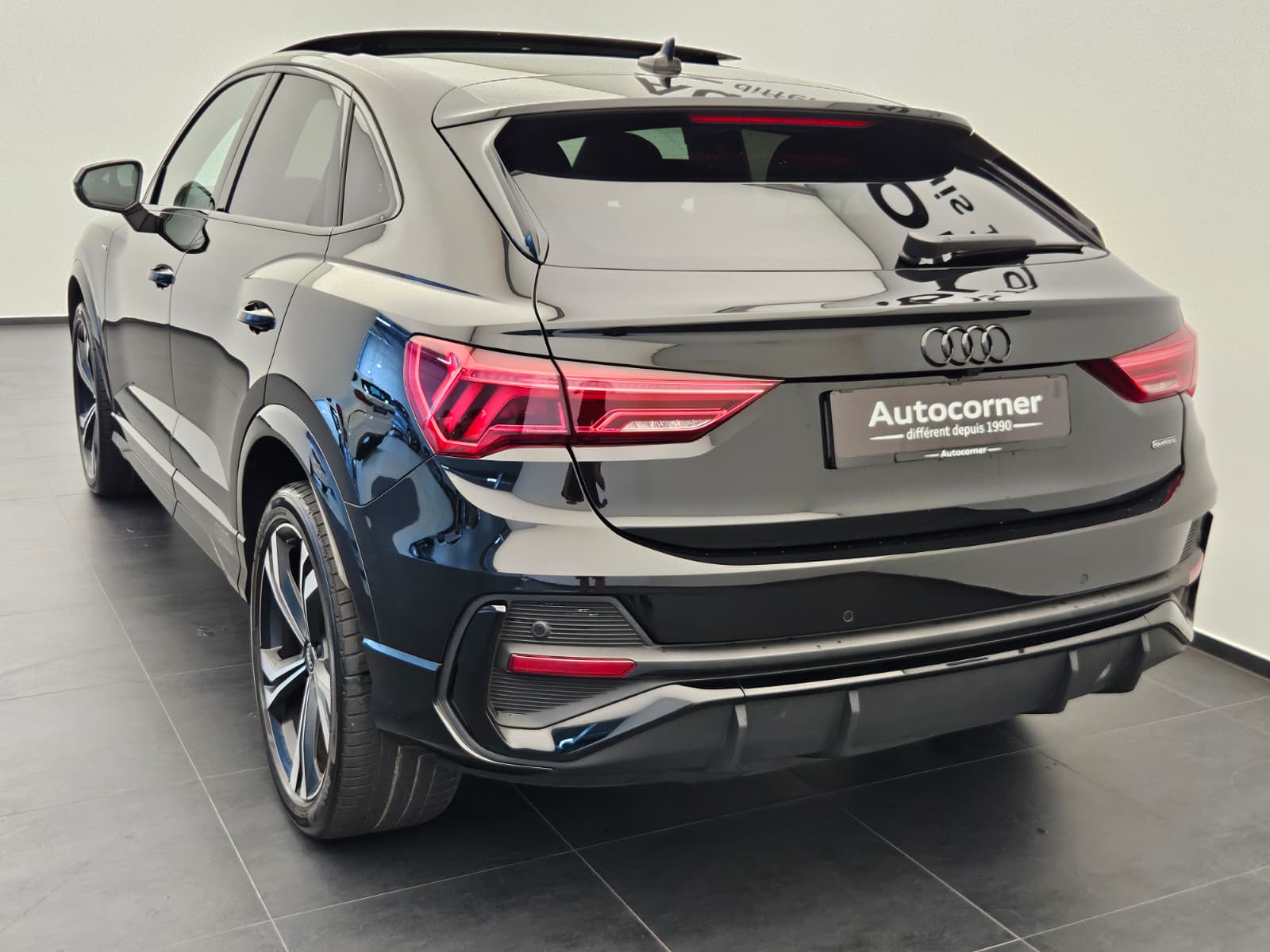 AUDI Q3 Sportback 40 TFSI S line quattro S-tronic-image-8
