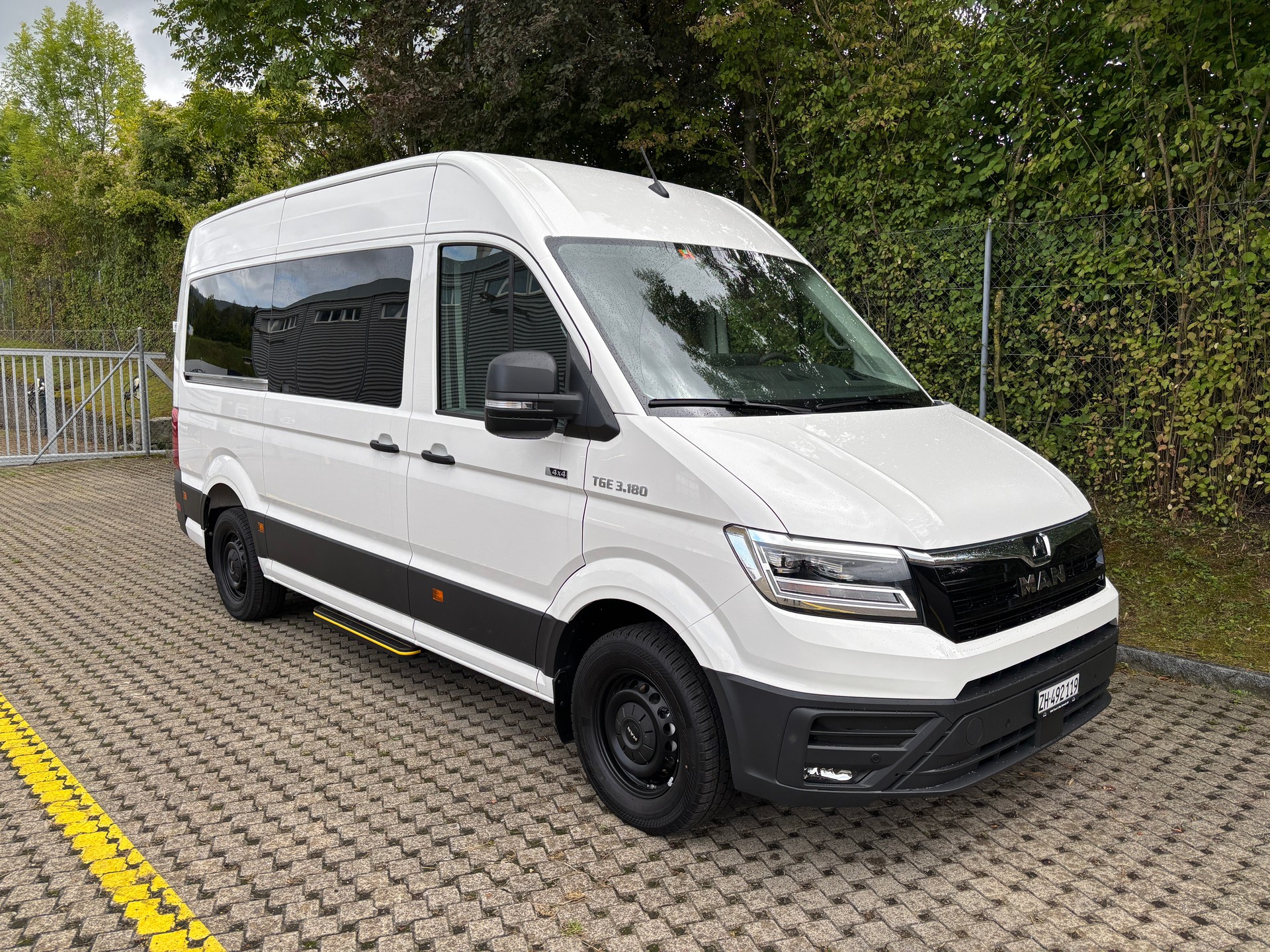 MAN TGE 3.180 4x4 Kombi 8-Sitzer