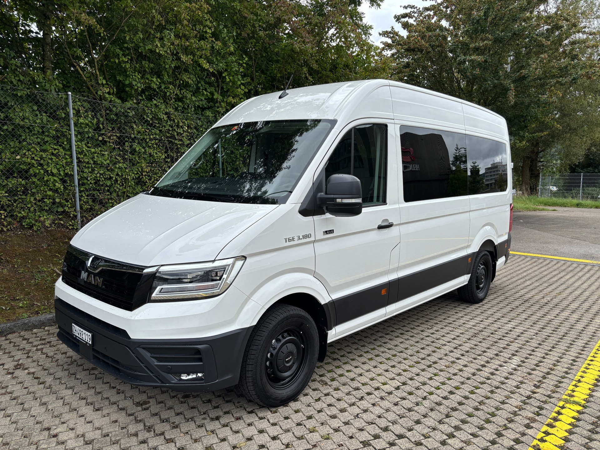 MAN TGE 3.180 4x4 Kombi 8-Sitzer-showroom-element-1