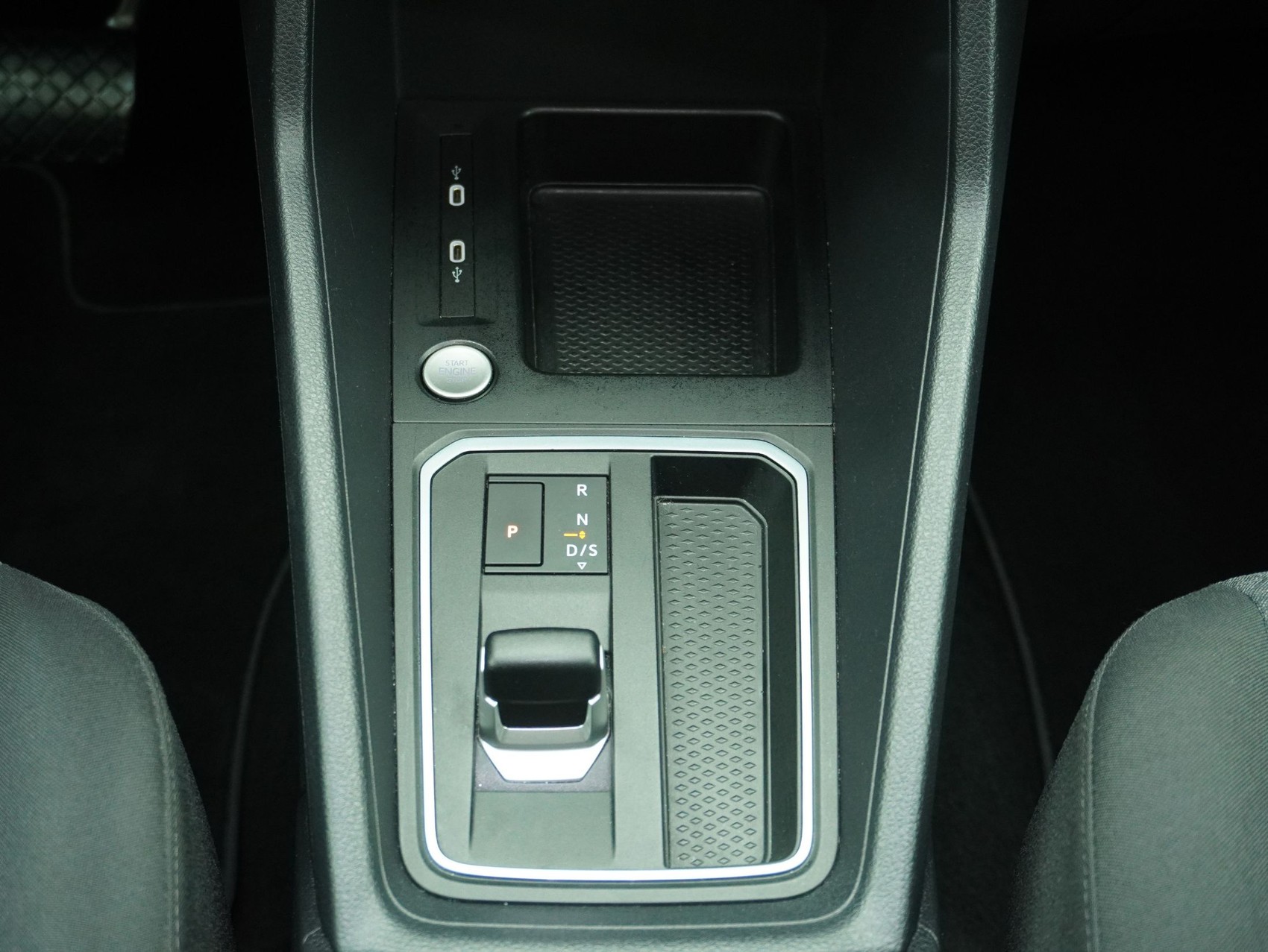 FORD Tourneo Grand Connect 2.0 EcoBlue Titanium-image-14