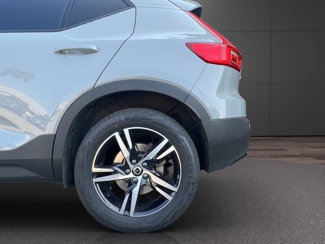 VOLVO XC40 2.0 B4 MH Plus Dark-image-8