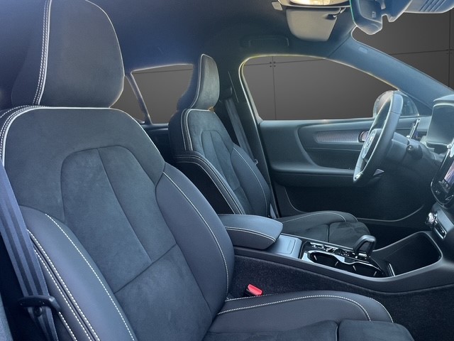 VOLVO XC40 2.0 B4 MH Plus Dark-image-11