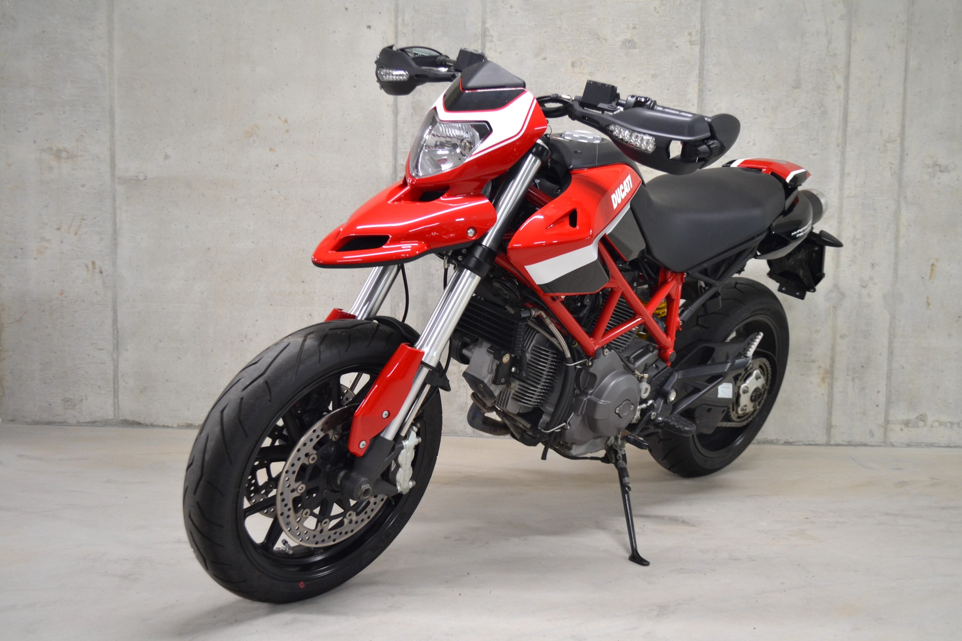 DUCATI Hypermotard 796-showroom-element-1