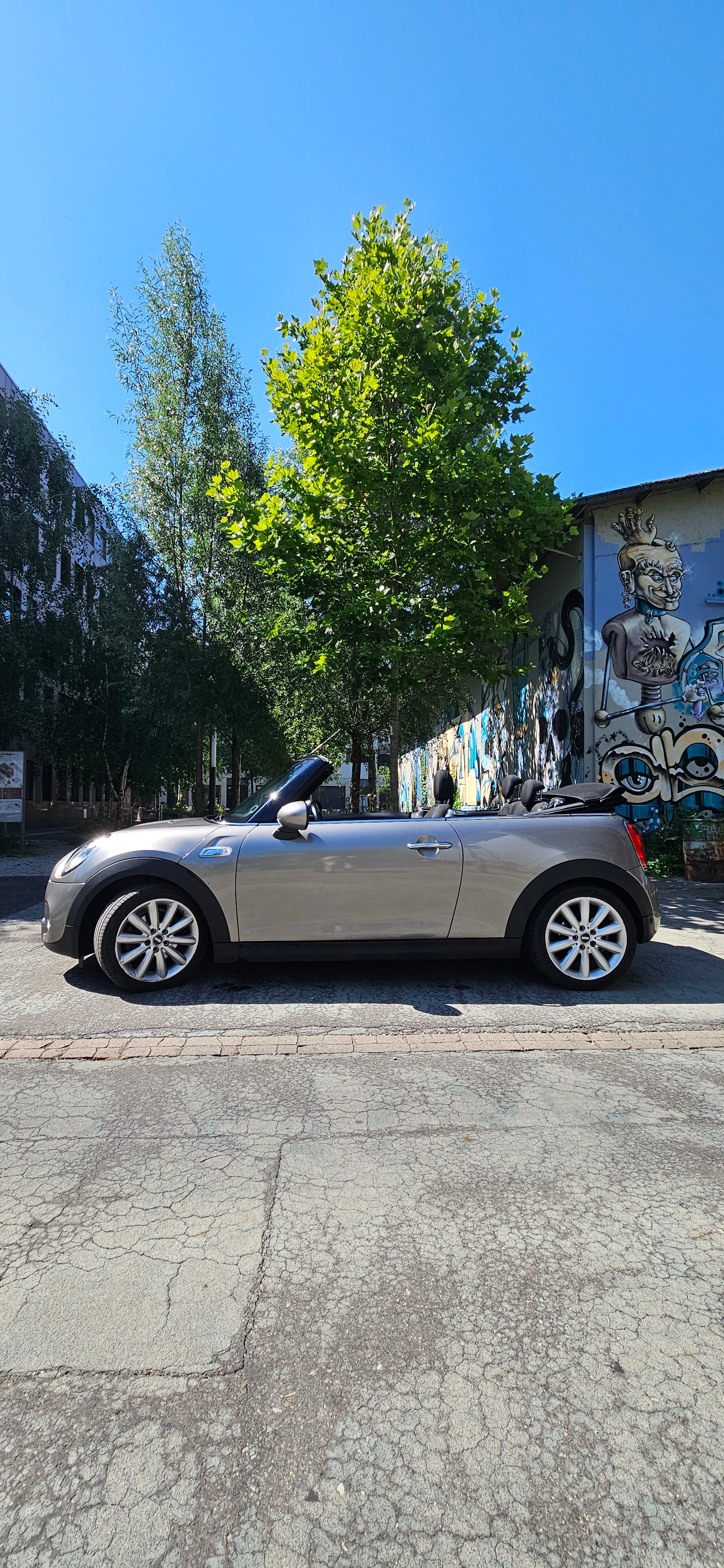 MINI Mini Cooper S Cabrio-image-1