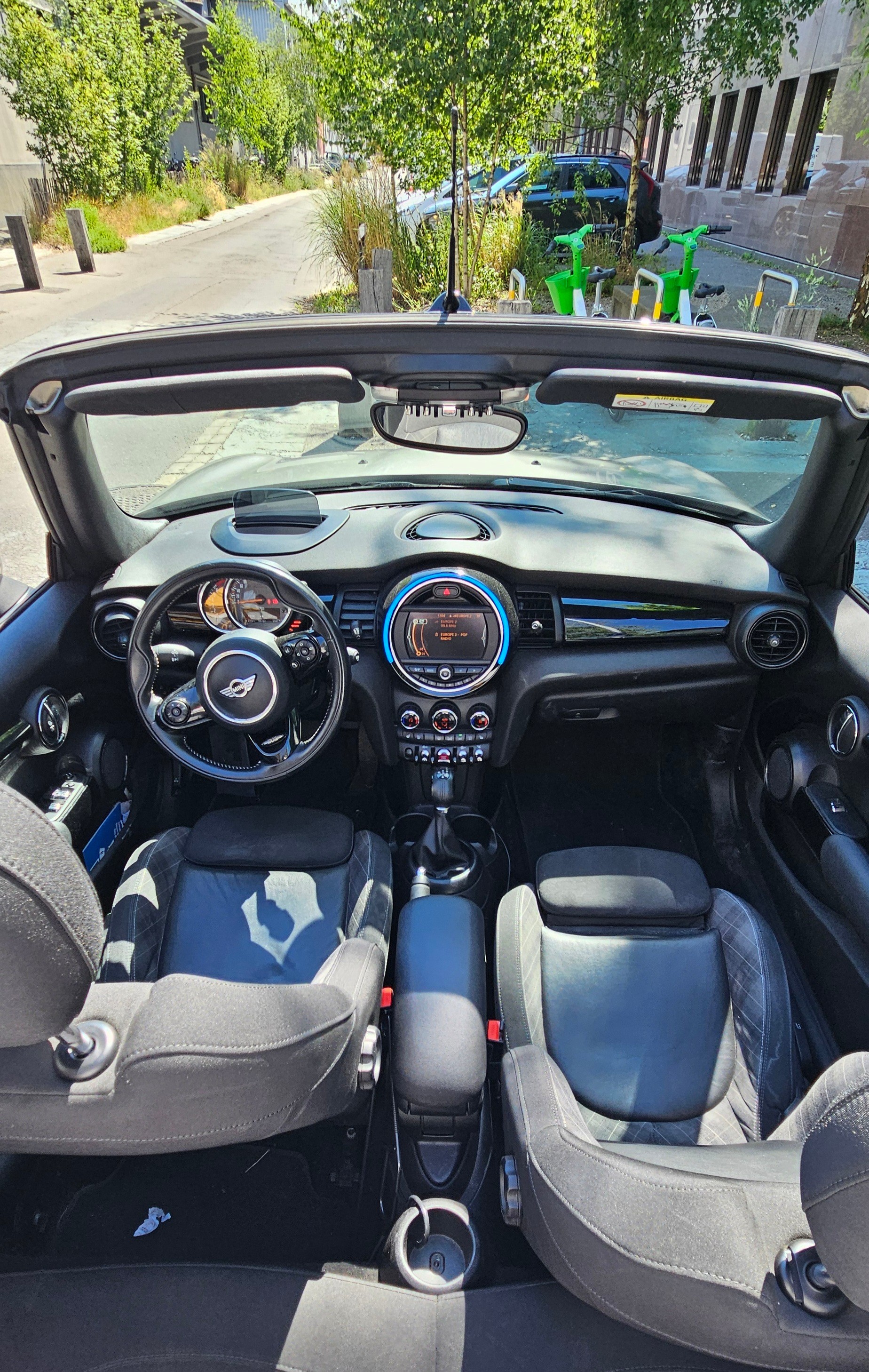 MINI Mini Cooper S Cabrio-image-5