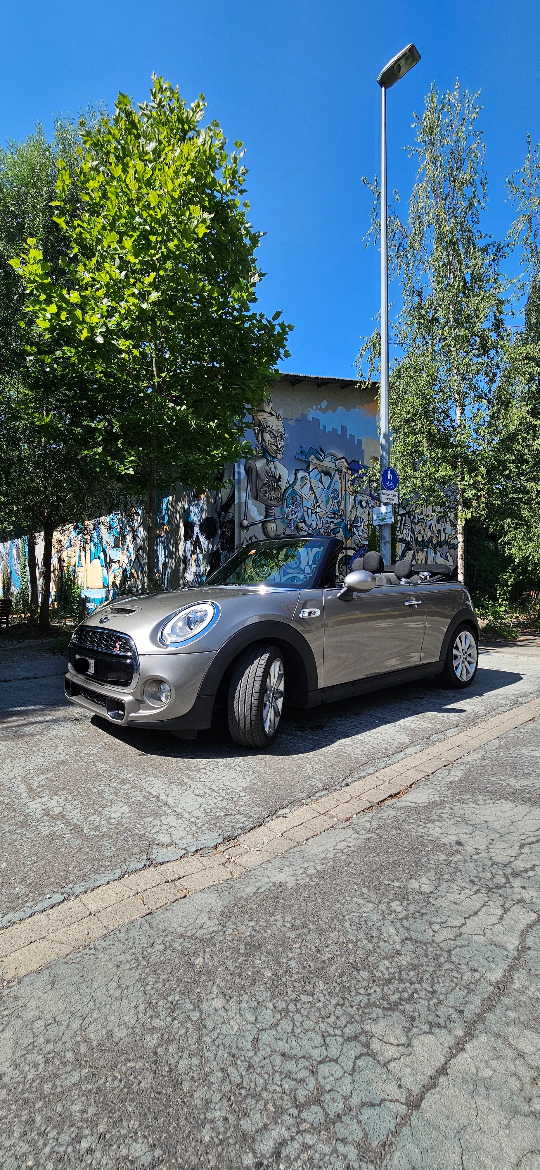MINI Mini Cooper S Cabrio-image-2